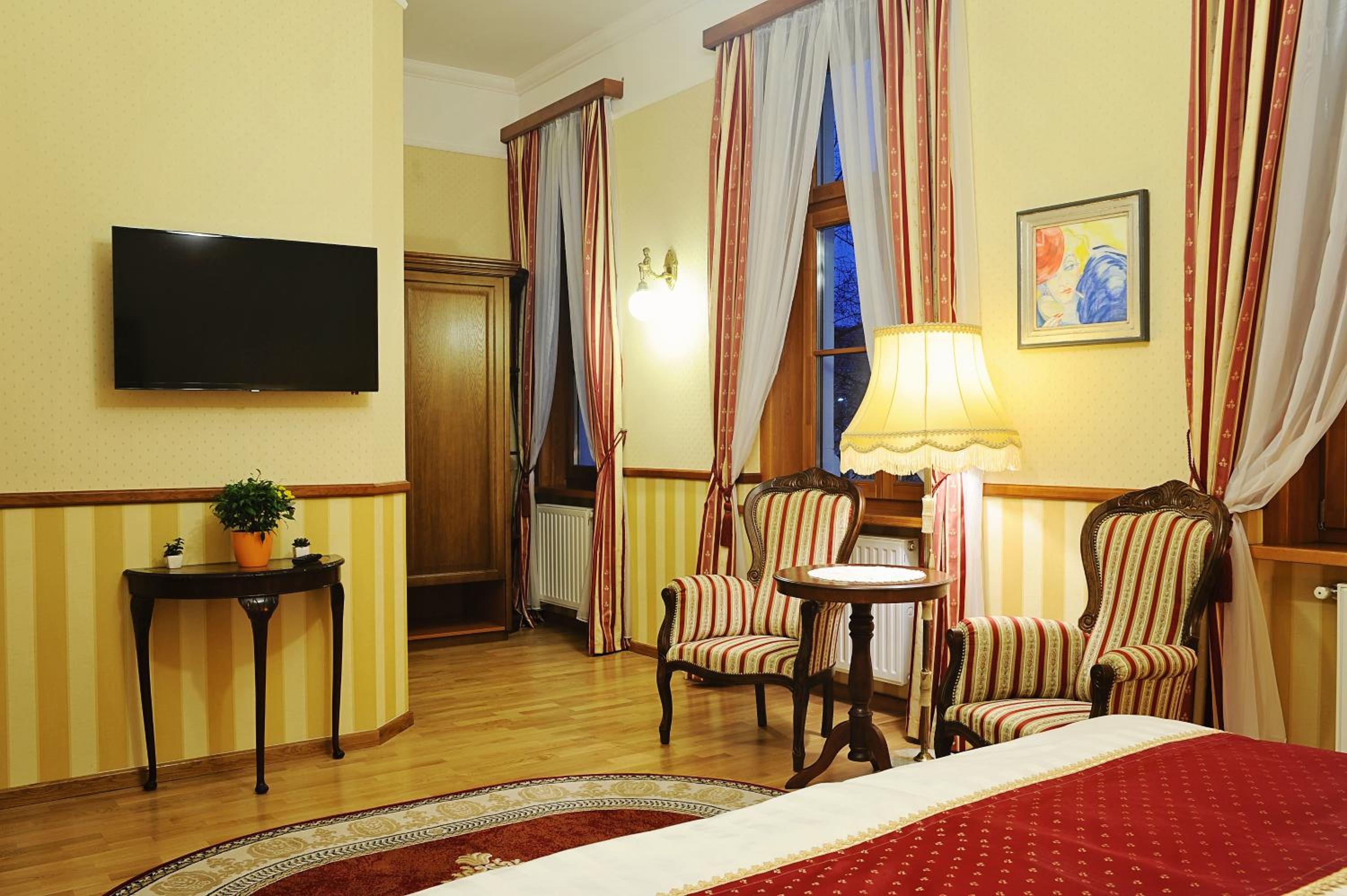 Deluxe King Room - Photo 3