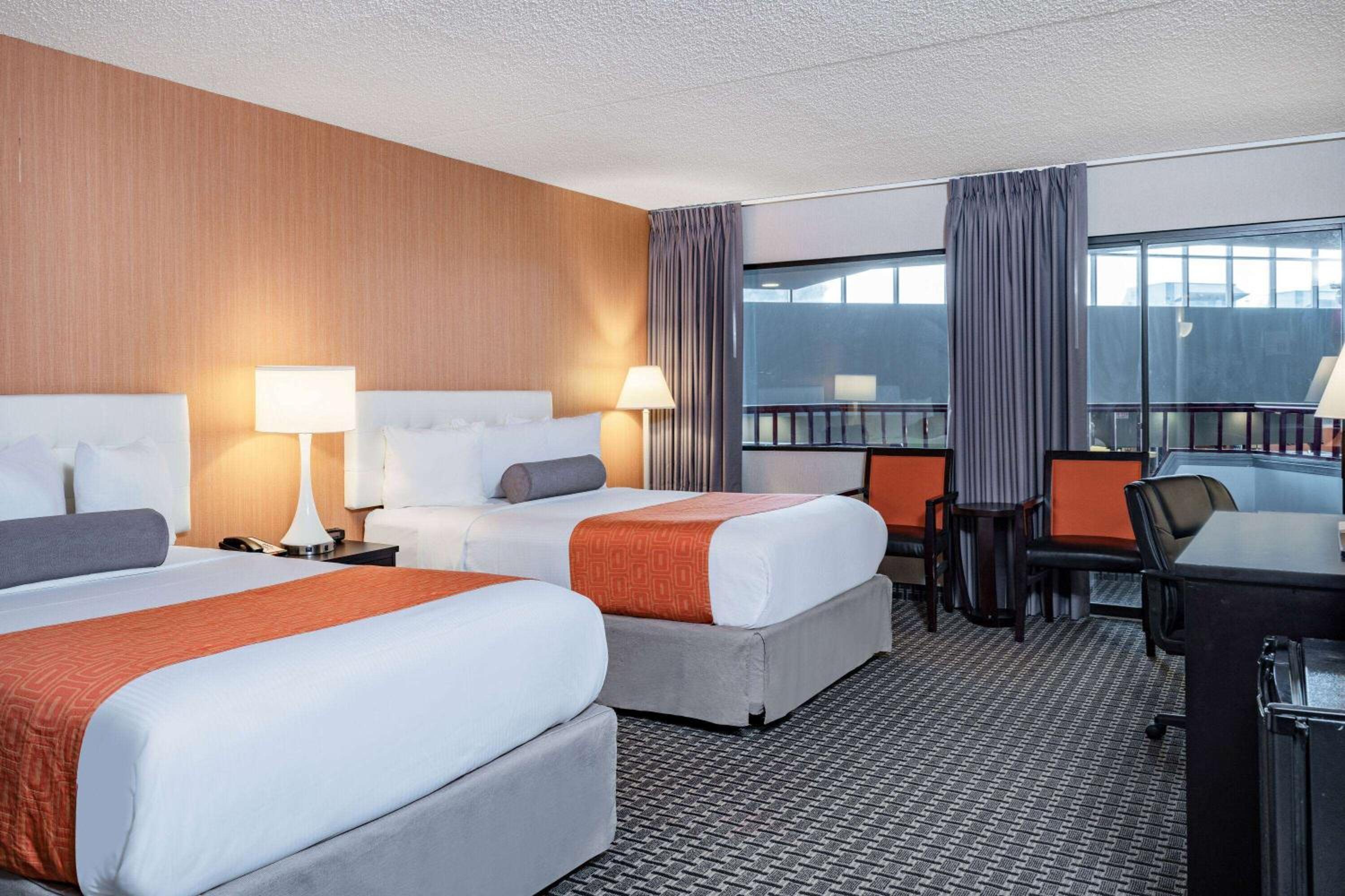 Double Room with Two Double Beds and Pool View - Non-Smoking - Photo 1