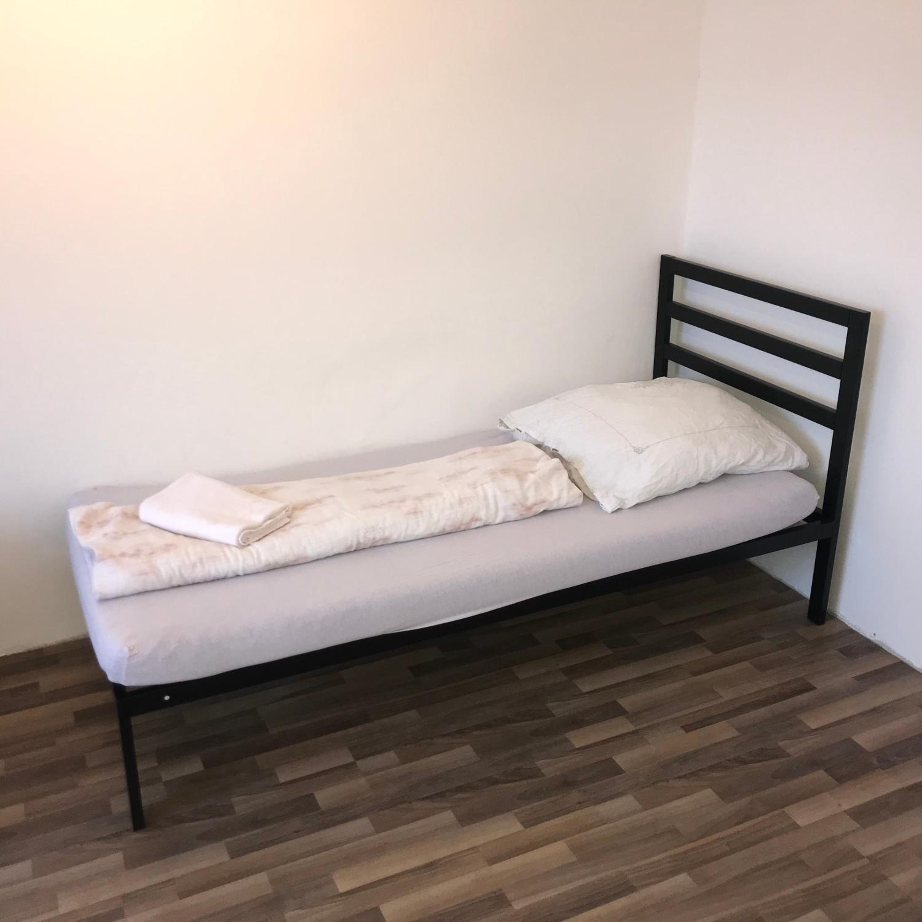 Basic Triple Room with Shared Bathroom photo 2
