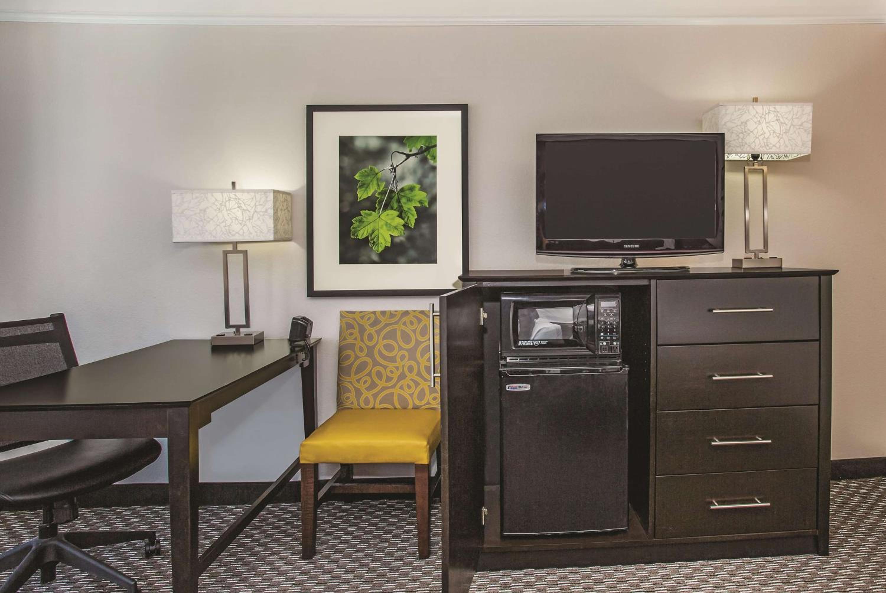 Deluxe Double Room with Two Double Beds - Photo 1