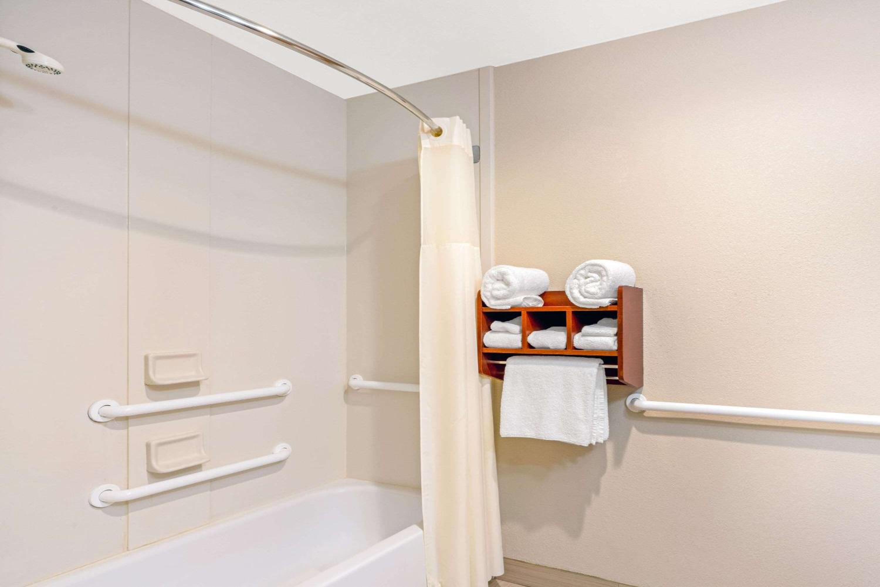 King Room - Disability Access - Photo 2