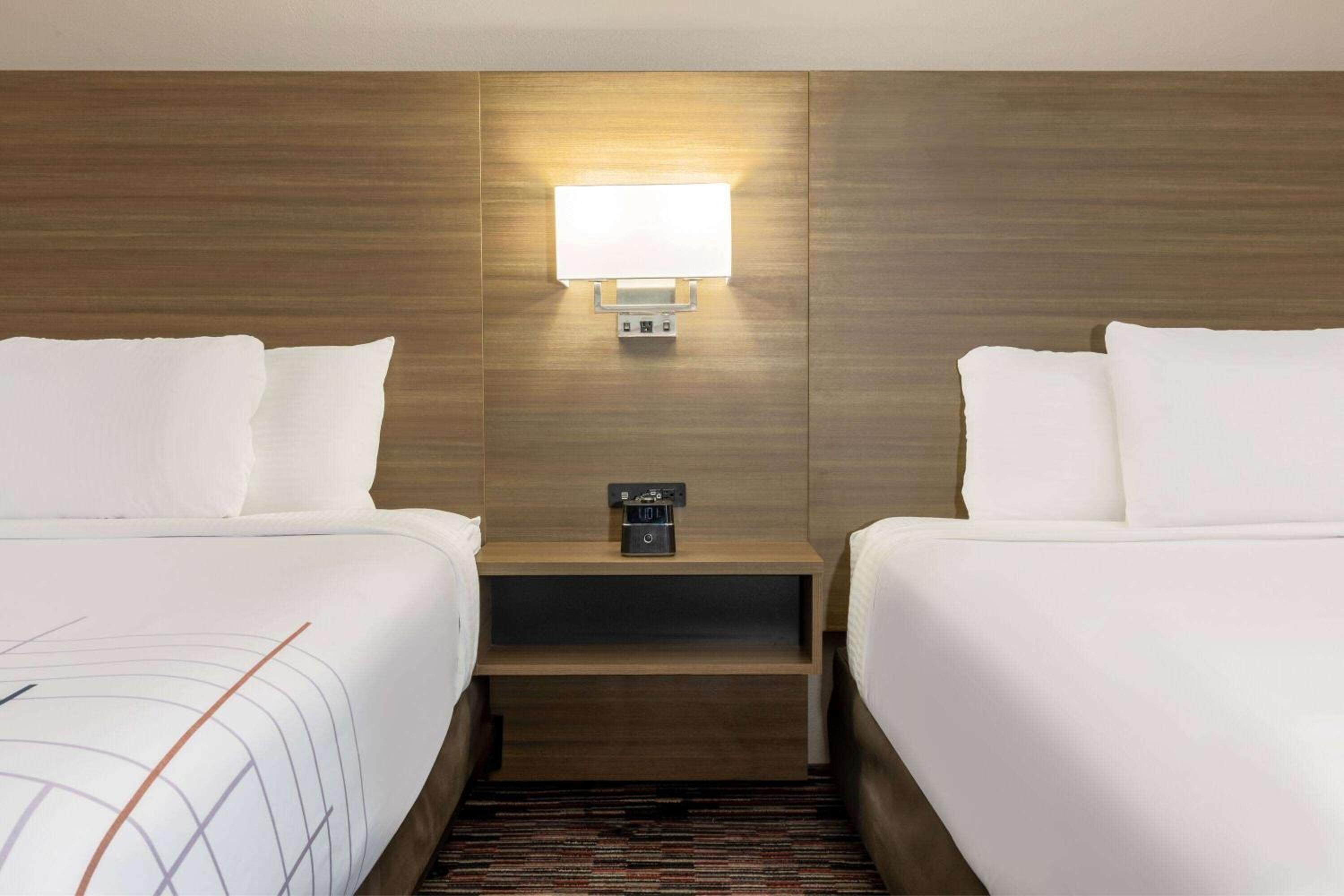 Queen Room with Two Queen Beds and Bath Tub - Mobility/Hearing Accessible - Non-Smoking photo 3