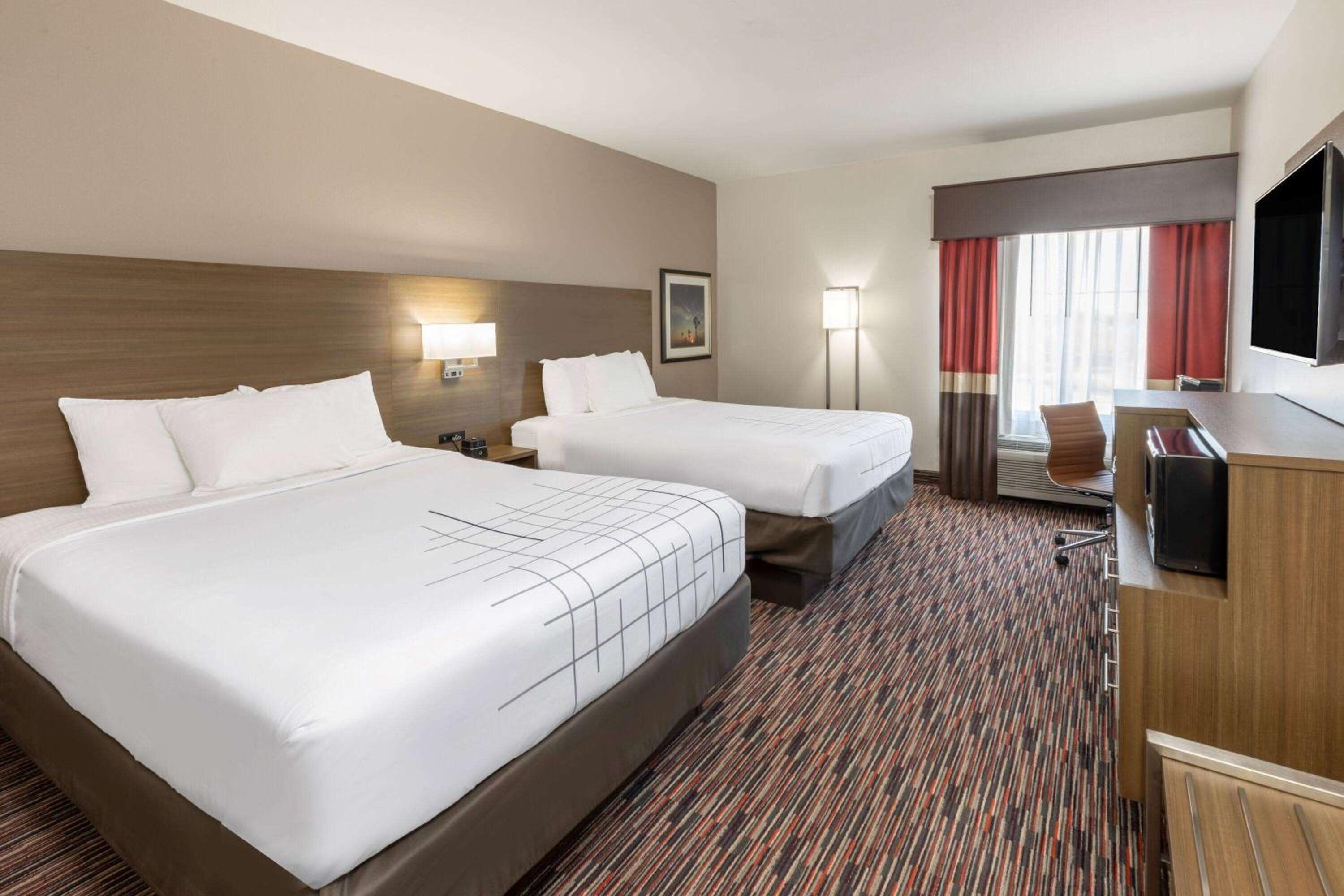Queen Room with Two Queen Beds photo 1