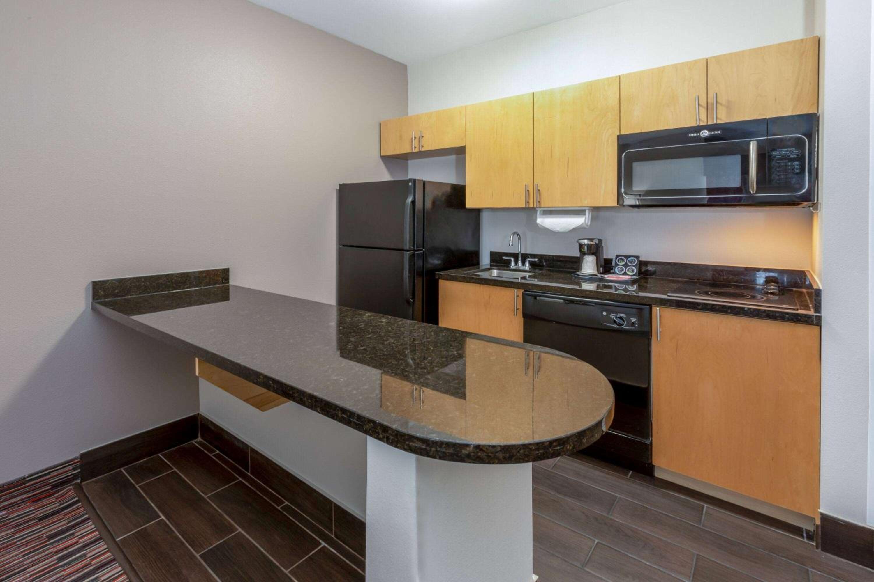 2 Queen Beds, Deluxe, Mobility Accessible Room, Tub w/ Grab Bars, Non-Smoking photo 2