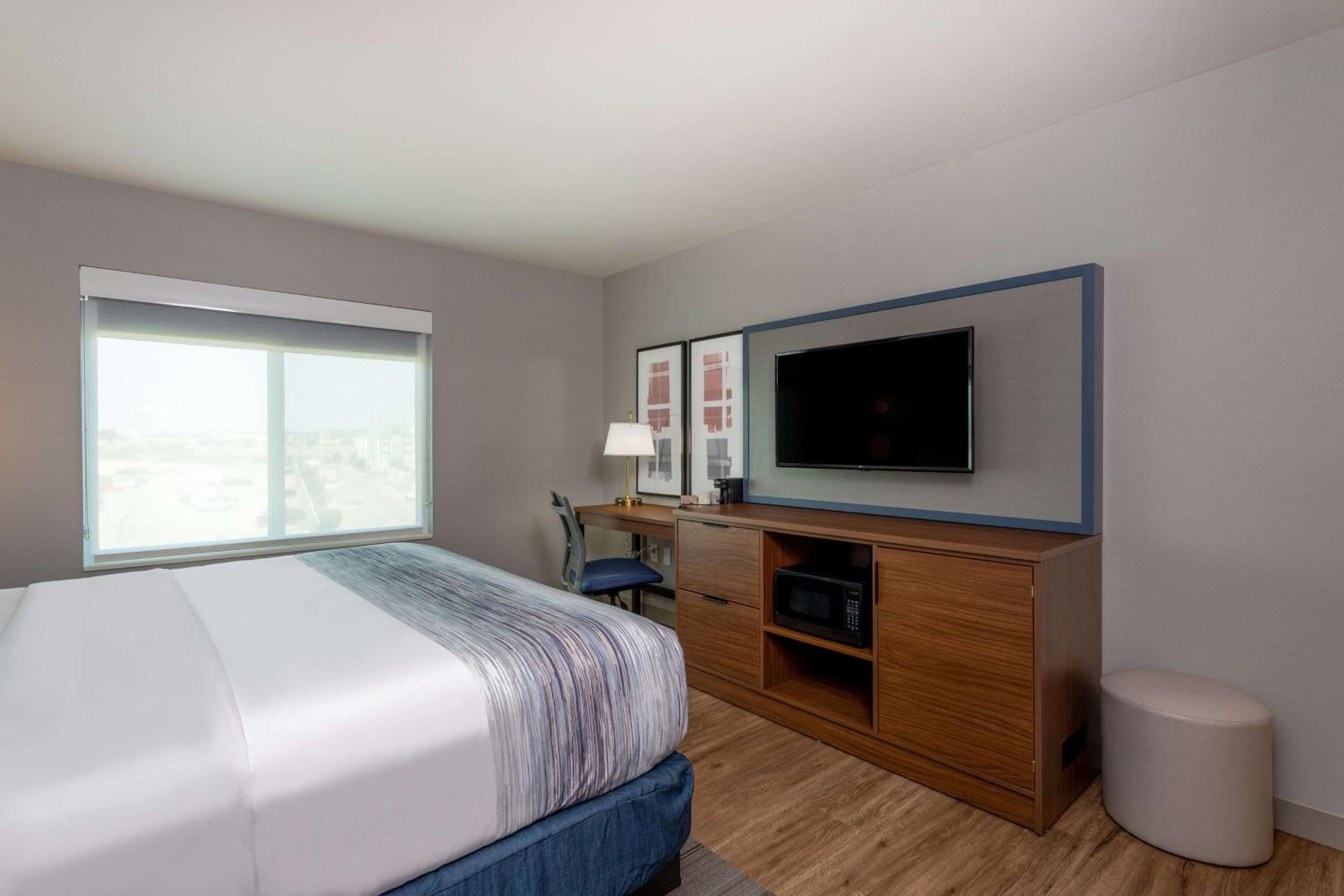 Business Queen Room with Two Queen Beds - Non-Smoking - Photo 1