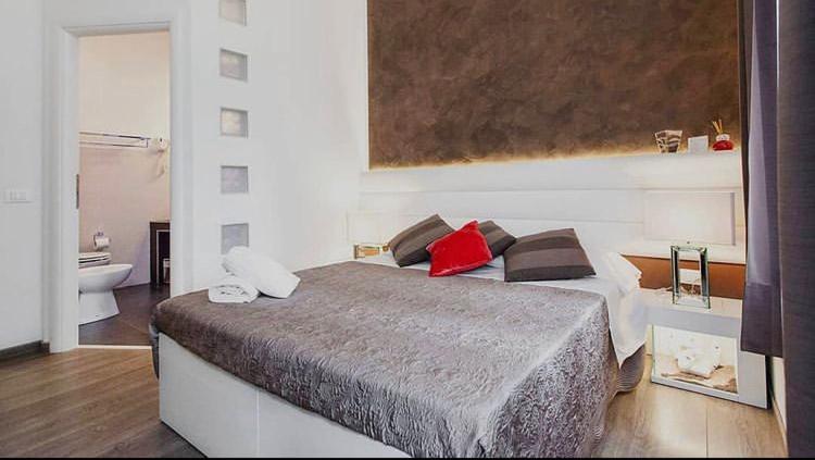 Deluxe King Room photo 1