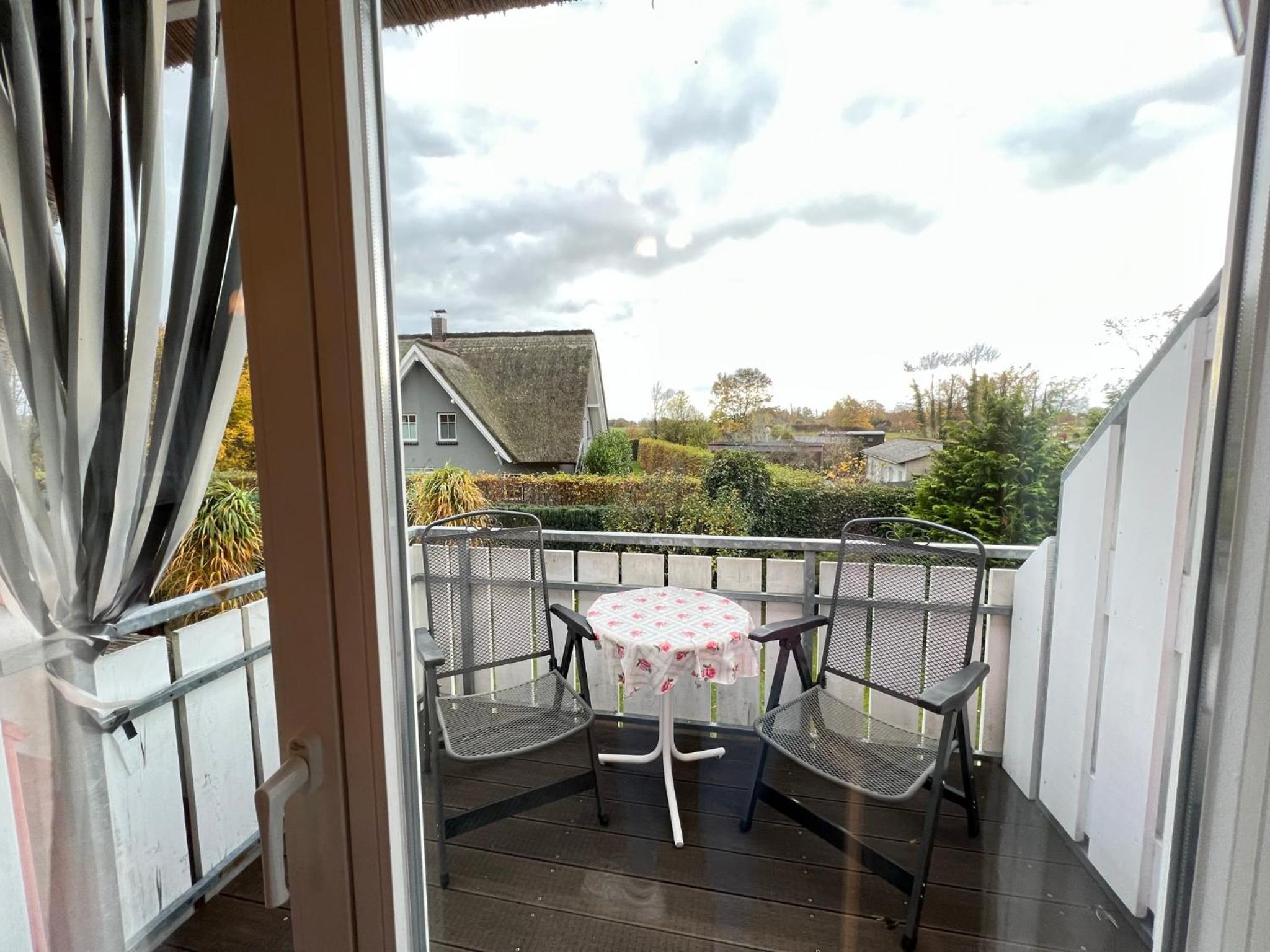 Apartment with Balcony photo 3