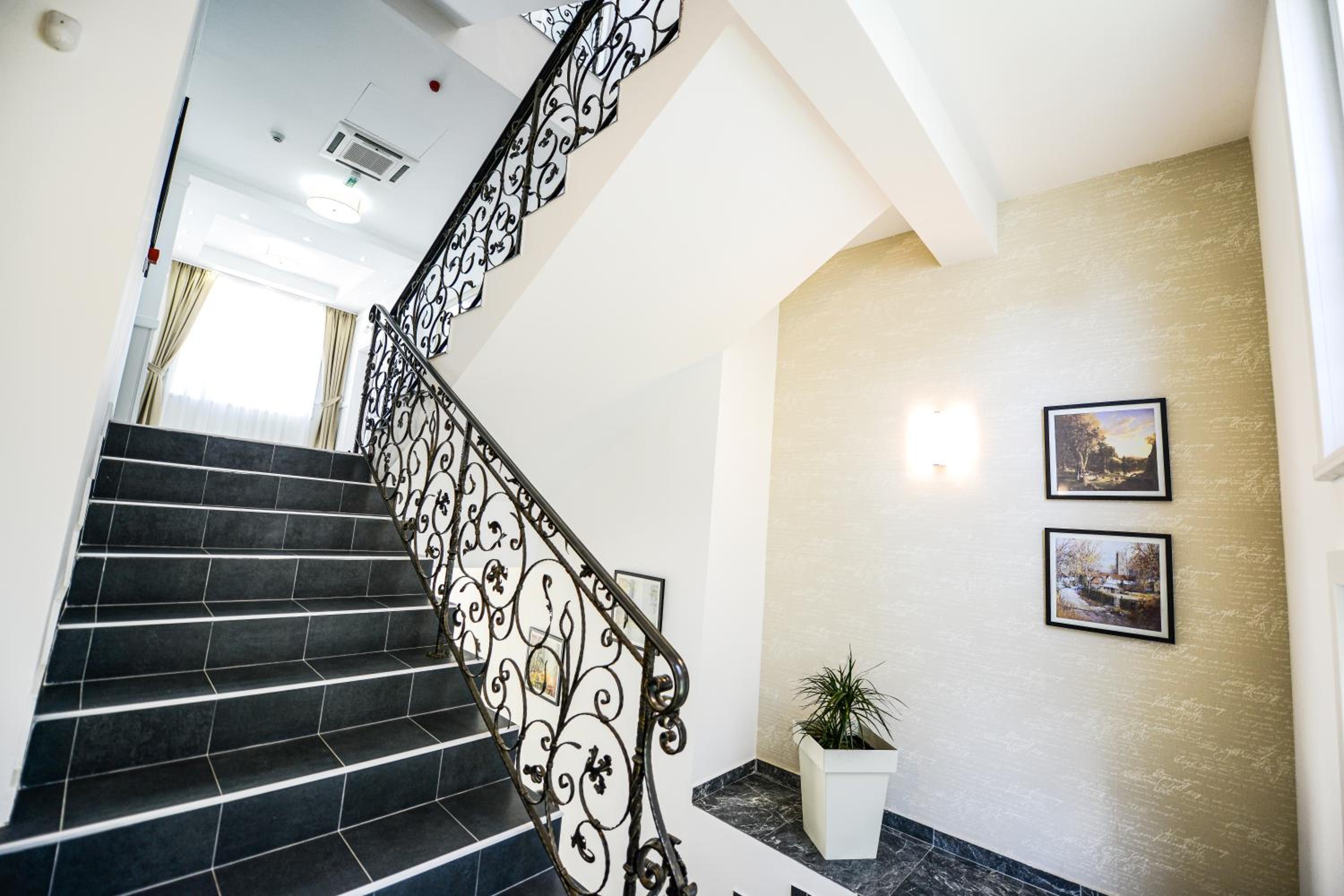 Apartment - Ground Floor photo 2