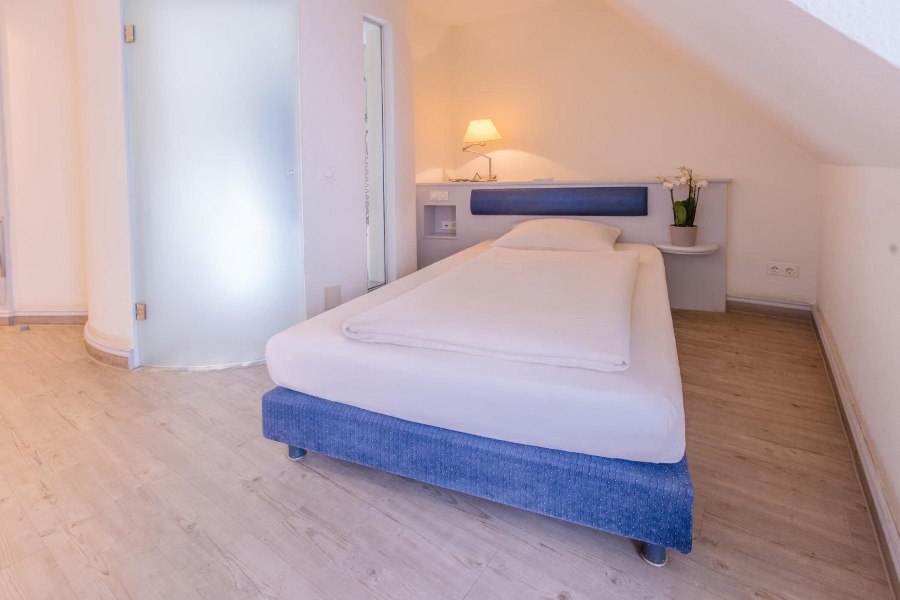 Budget Single Room photo 2