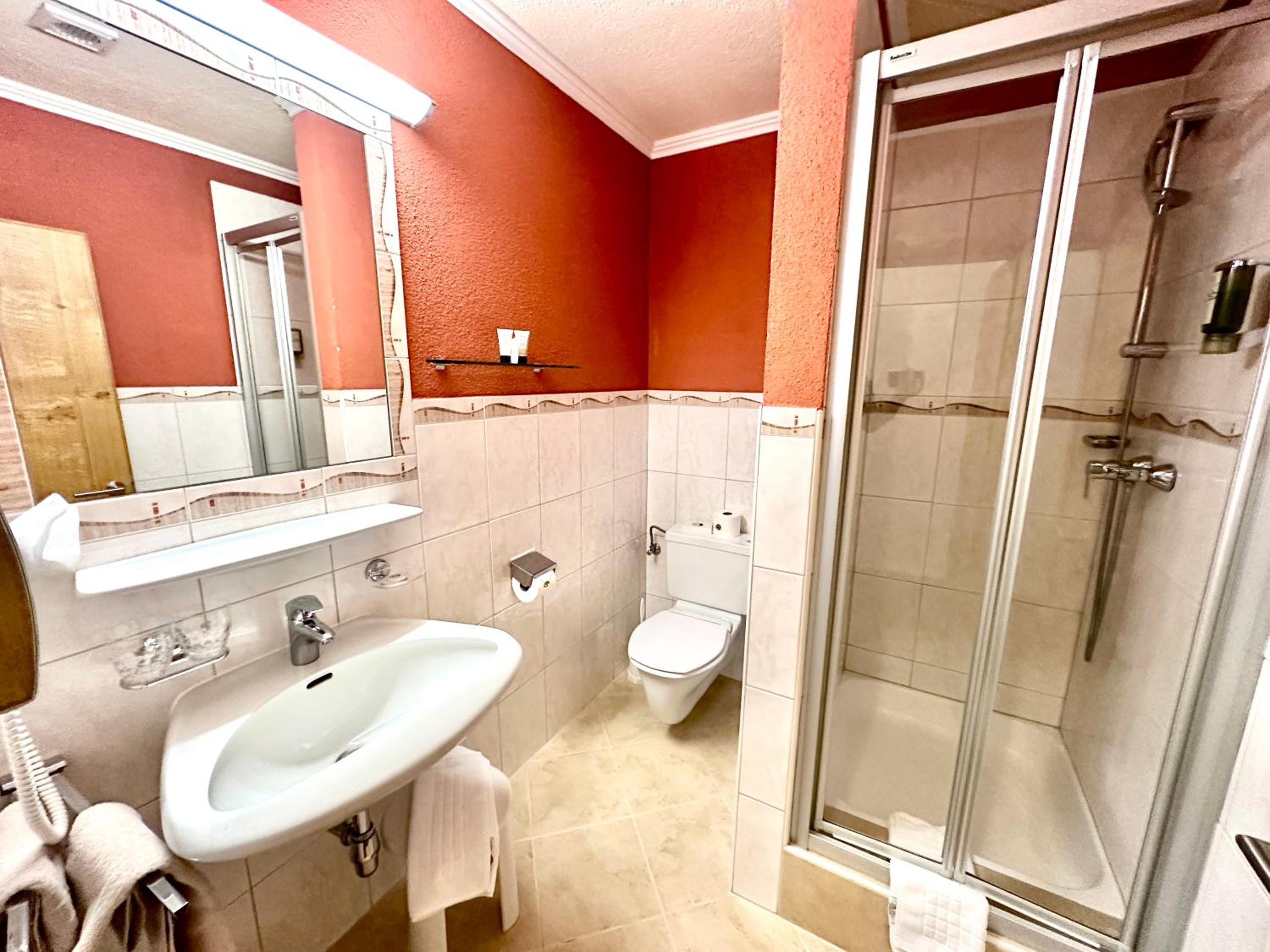 Deluxe Double Room with Balcony - Photo 15