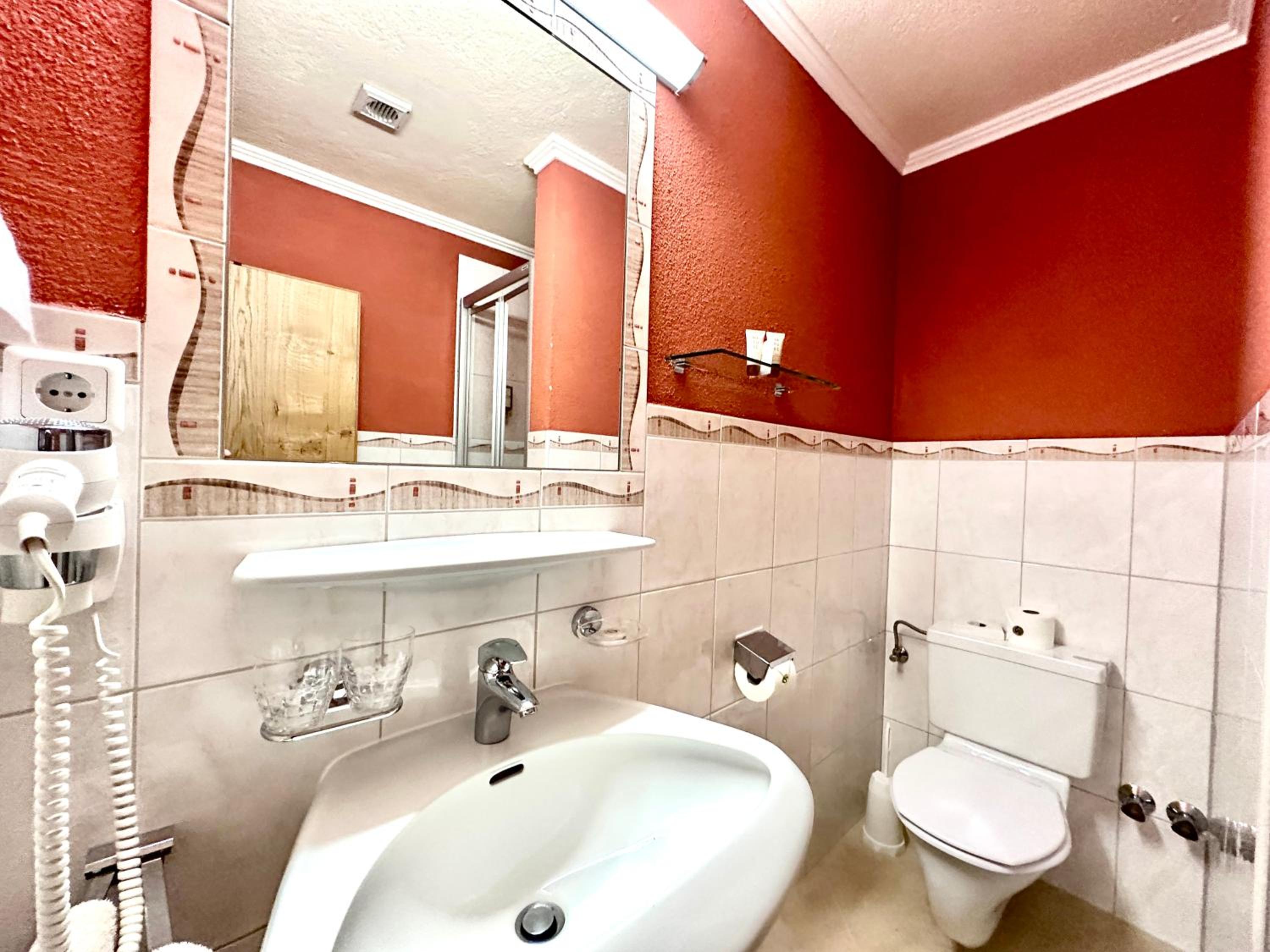 Deluxe Double Room with Balcony - Photo 26