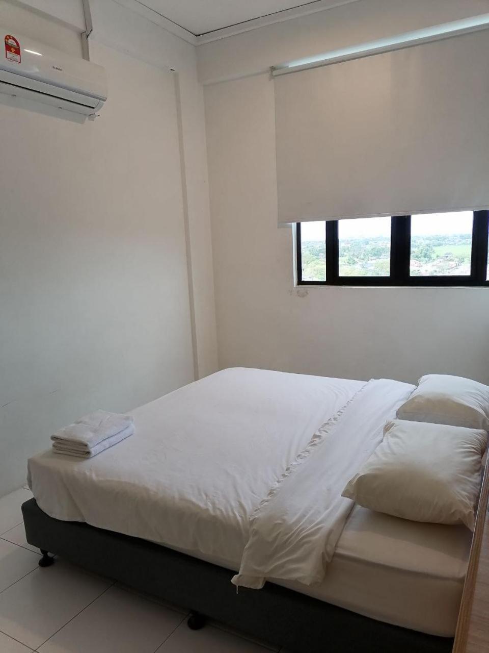 Three-Bedroom Apartment photo 3