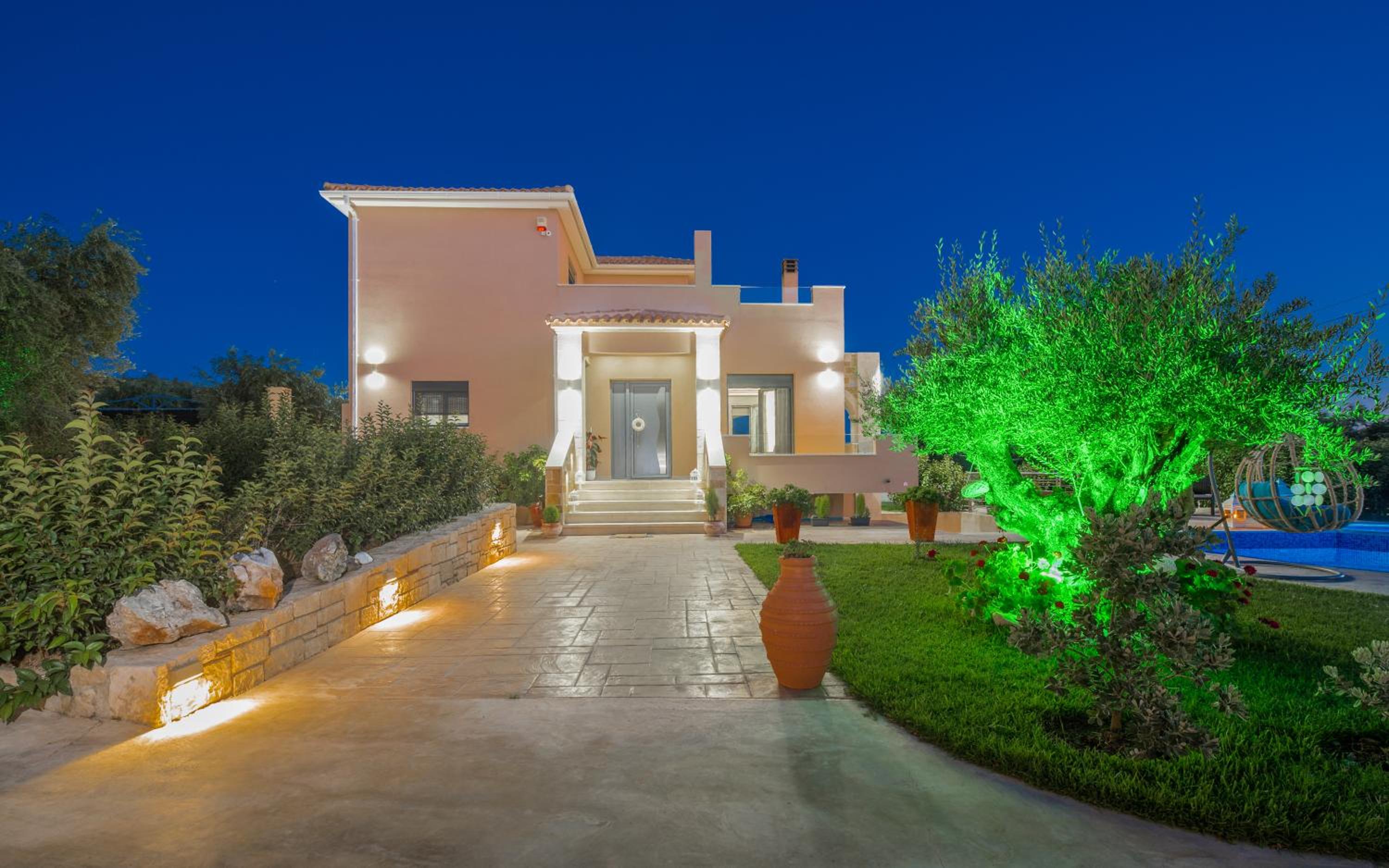 Villa photo 2