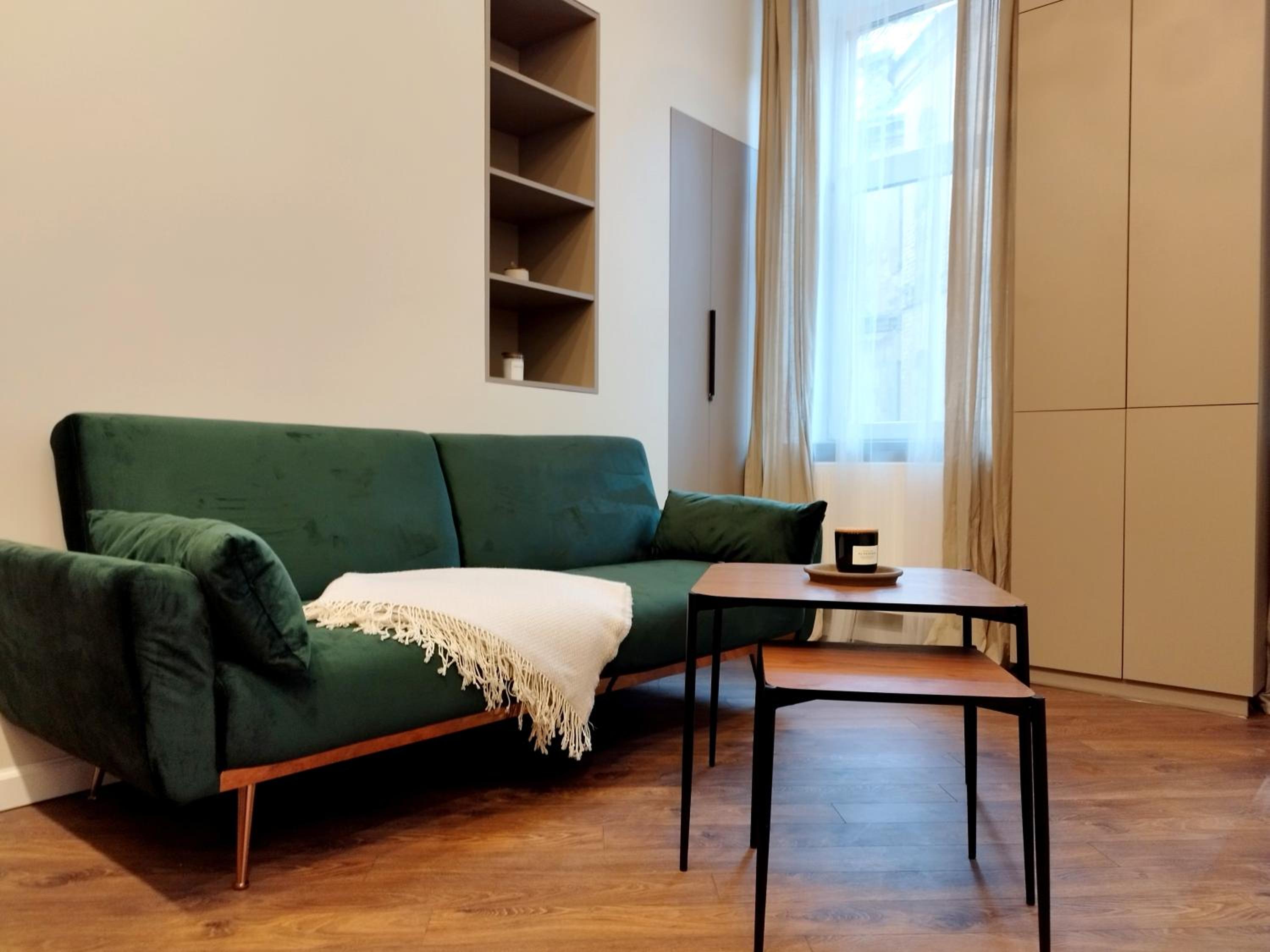 One-Bedroom Apartment photo 1