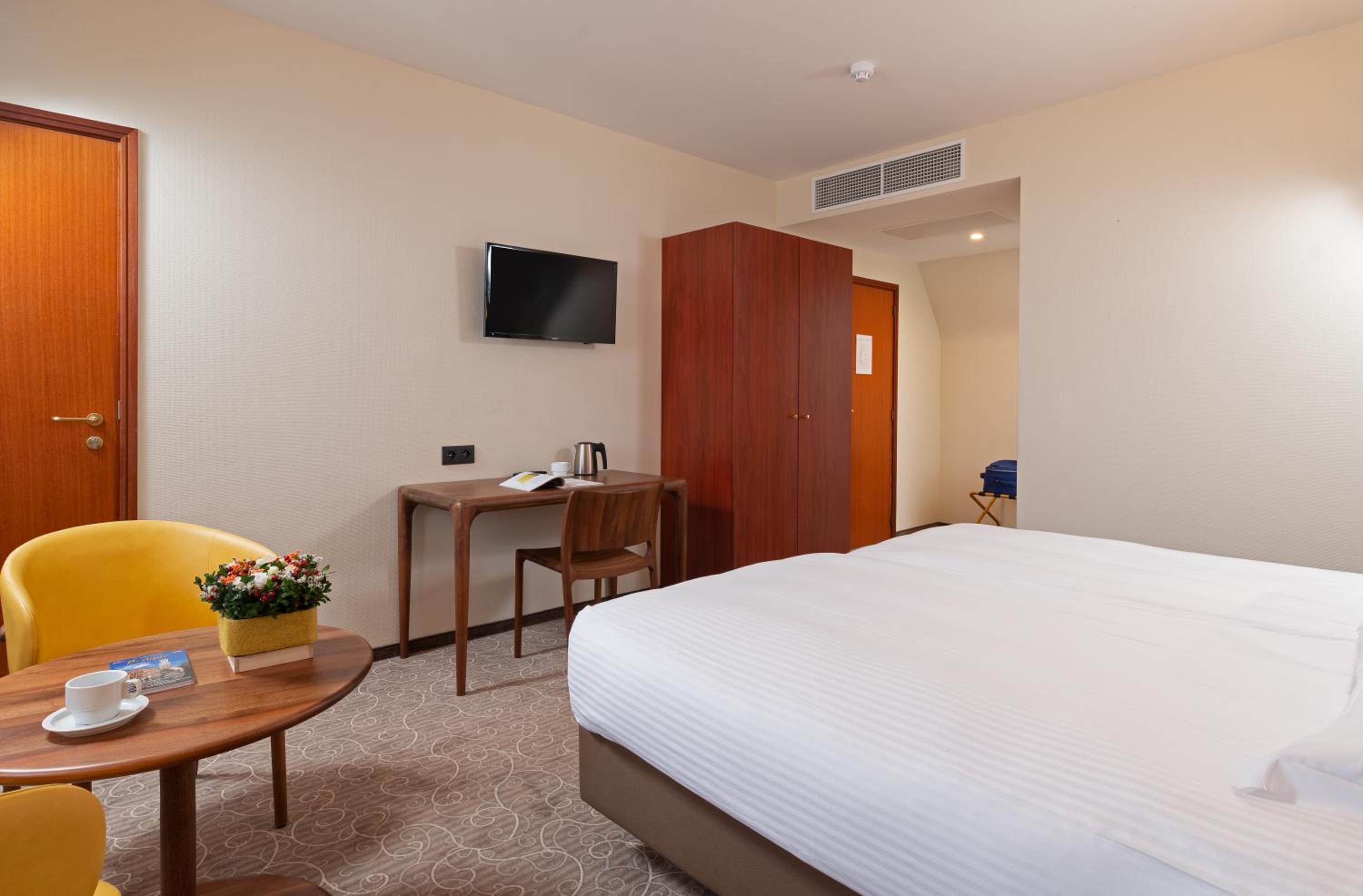 Superior Double or Twin Room - Photo 9