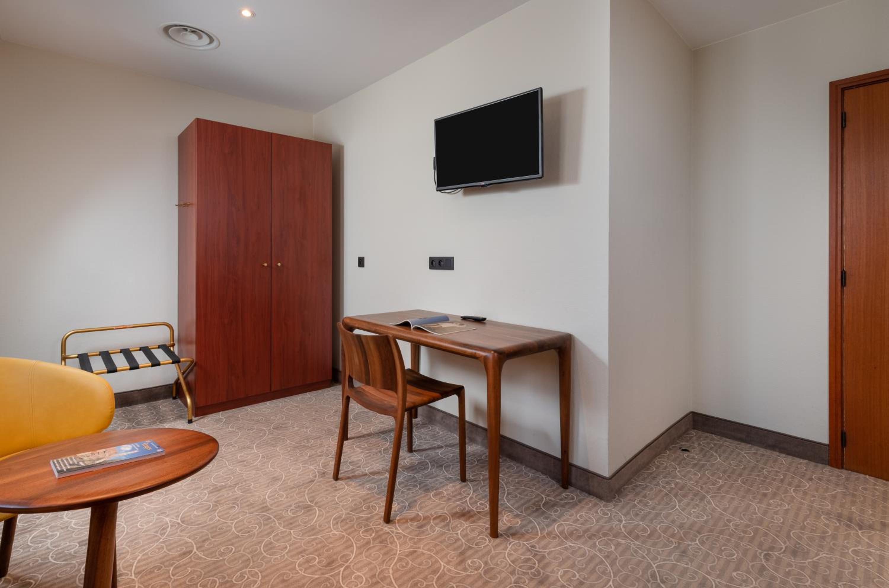 Superior Double or Twin Room - Photo 12