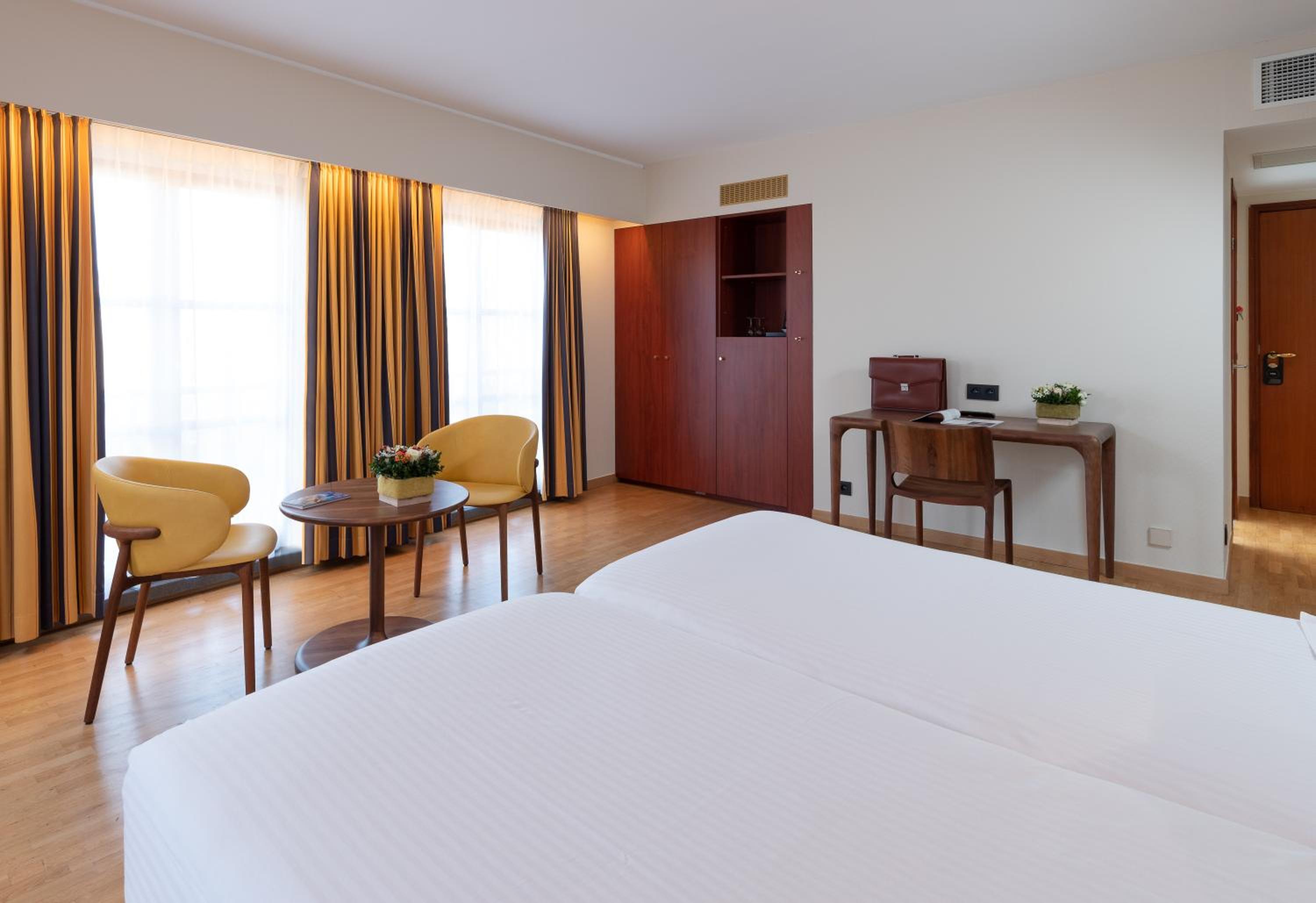 Superior Double or Twin Room with Canal View - Photo 6