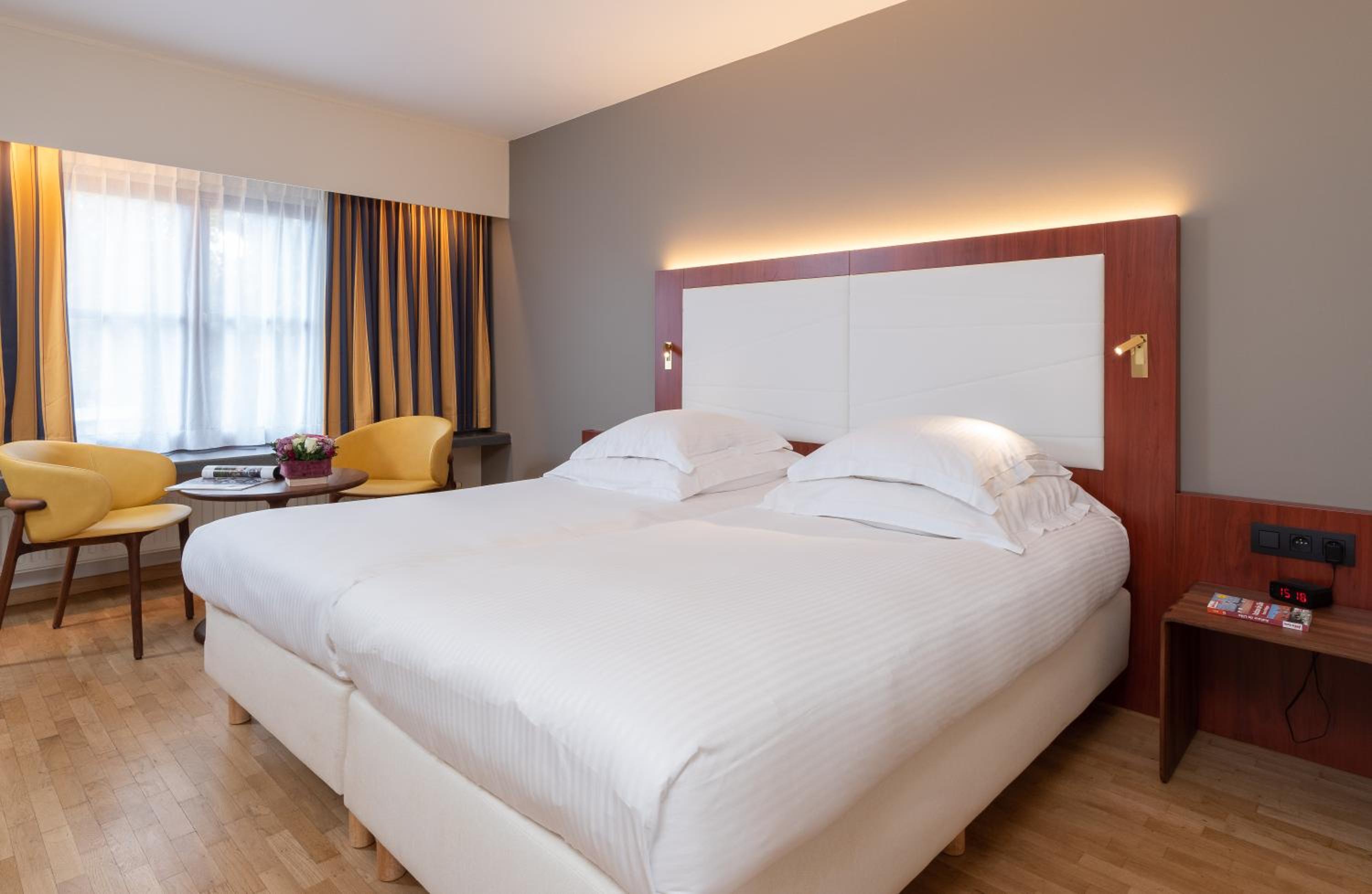 Superior Double or Twin Room with Canal View - Photo 12