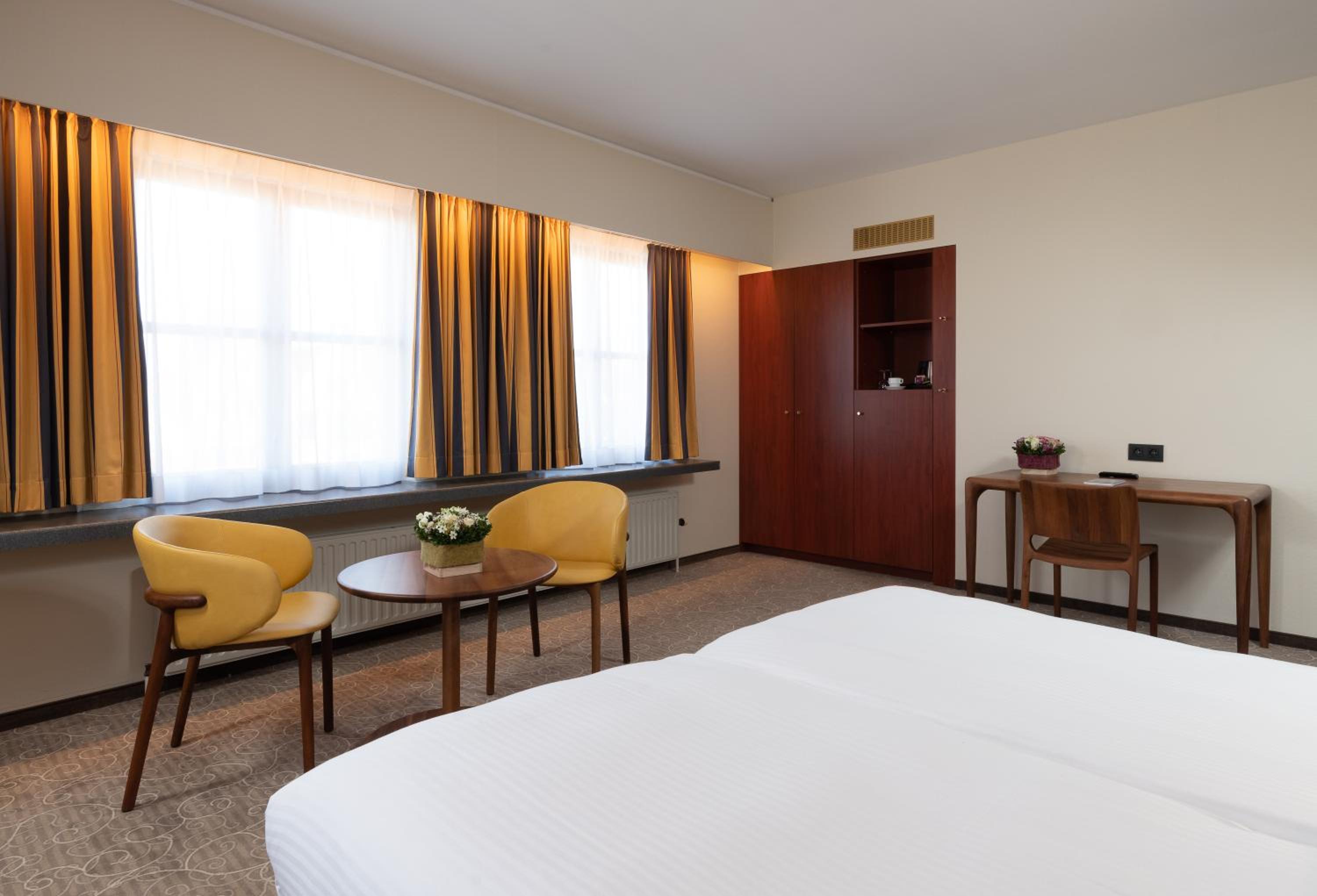 Superior Double or Twin Room with Canal View - Photo 5