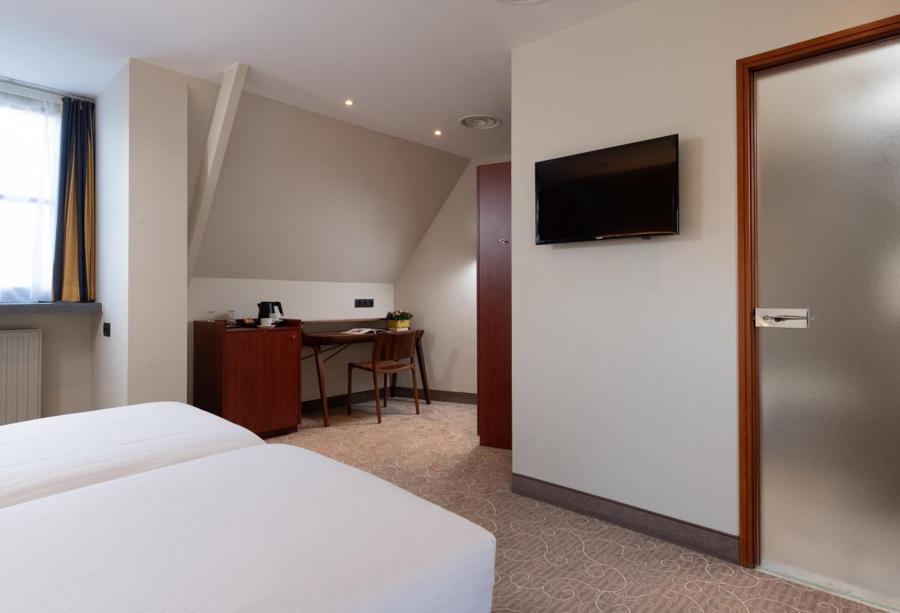 Superior Double or Twin Room with Canal View - Photo 7