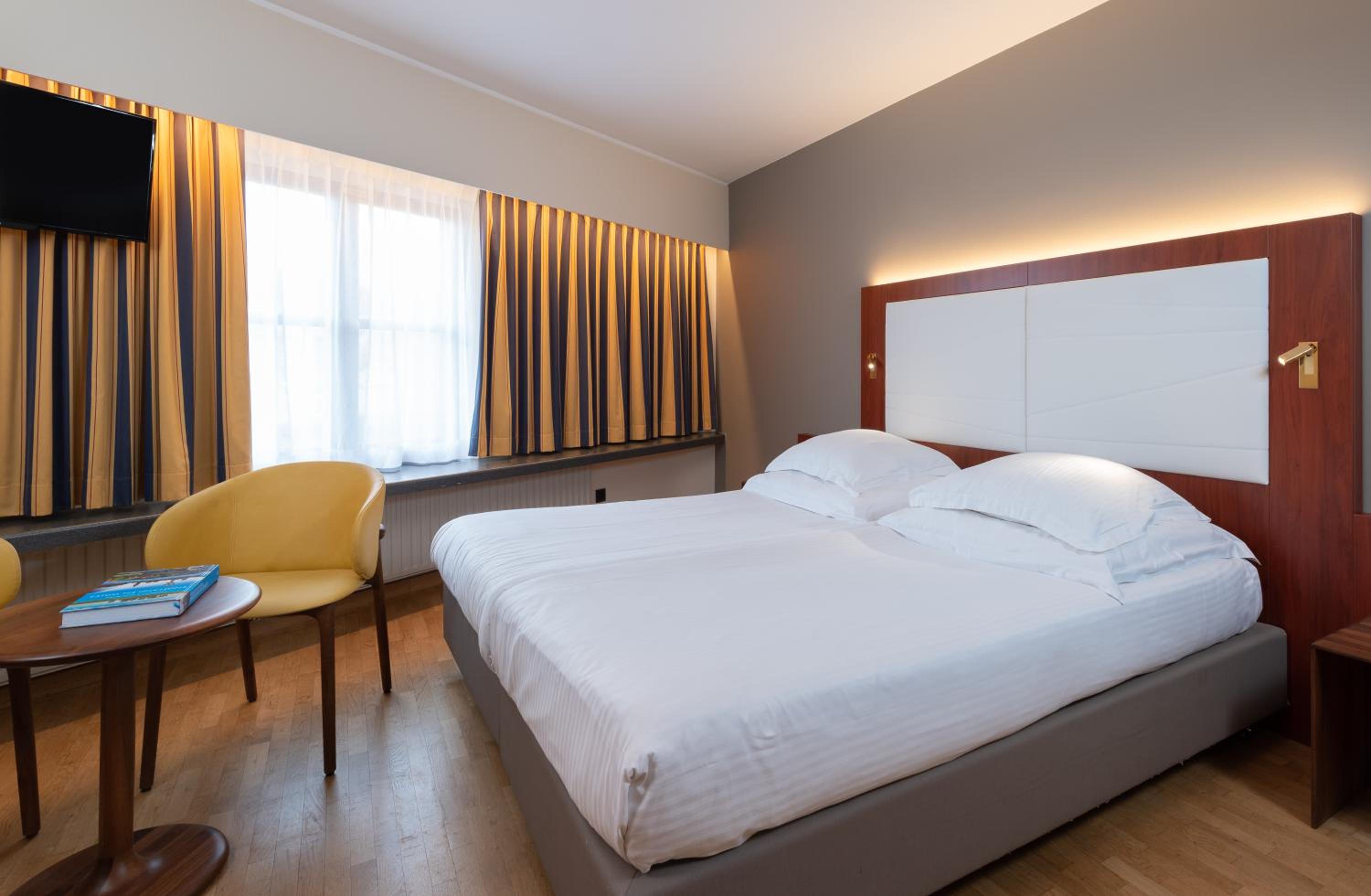 Superior Double or Twin Room with Canal View - Photo 2