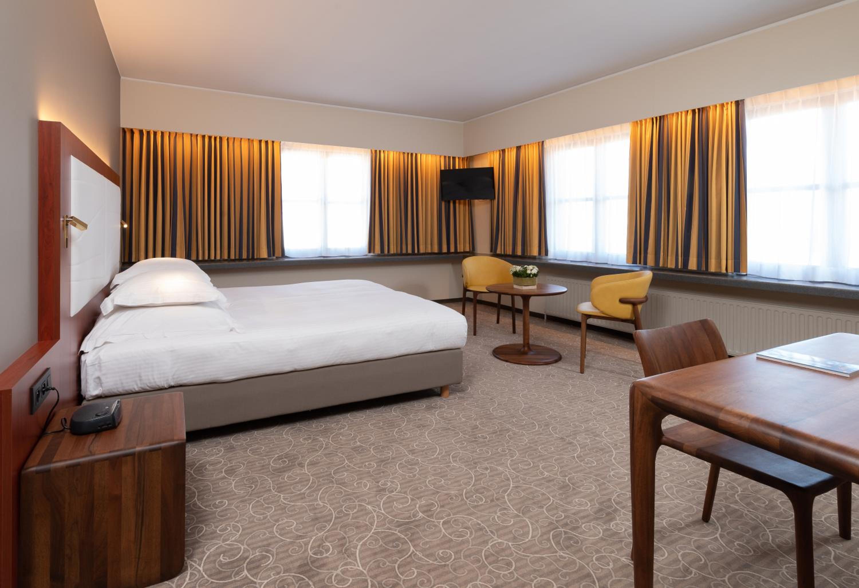 Superior Double or Twin Room with Canal View - Photo 4