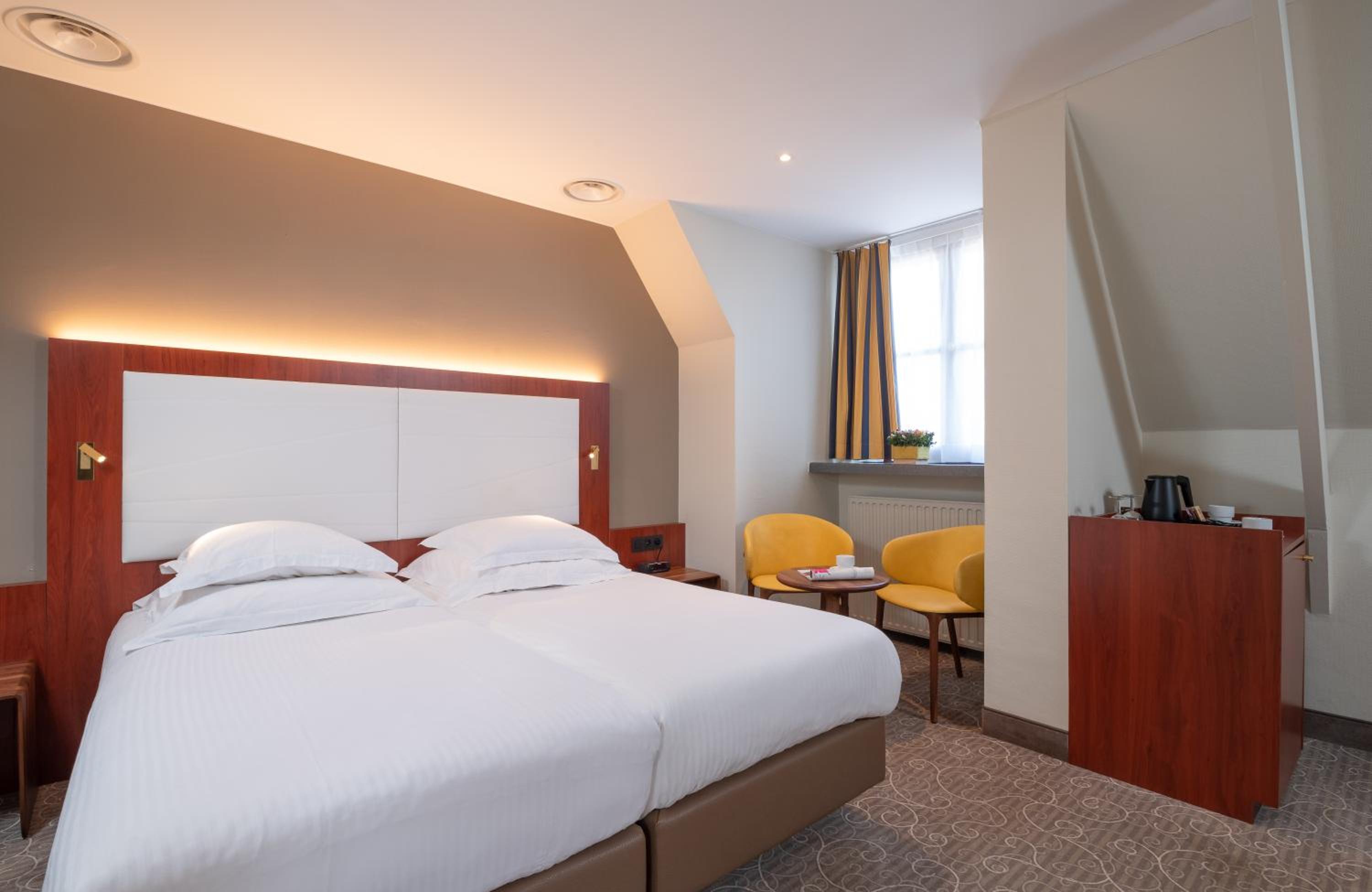 Superior Double or Twin Room with Canal View - Photo 3
