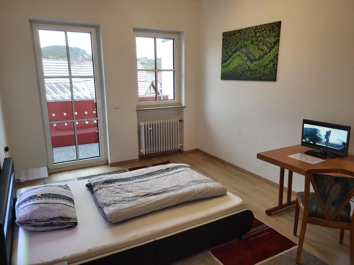 Single Room with Shared Shower and Toilet photo 3