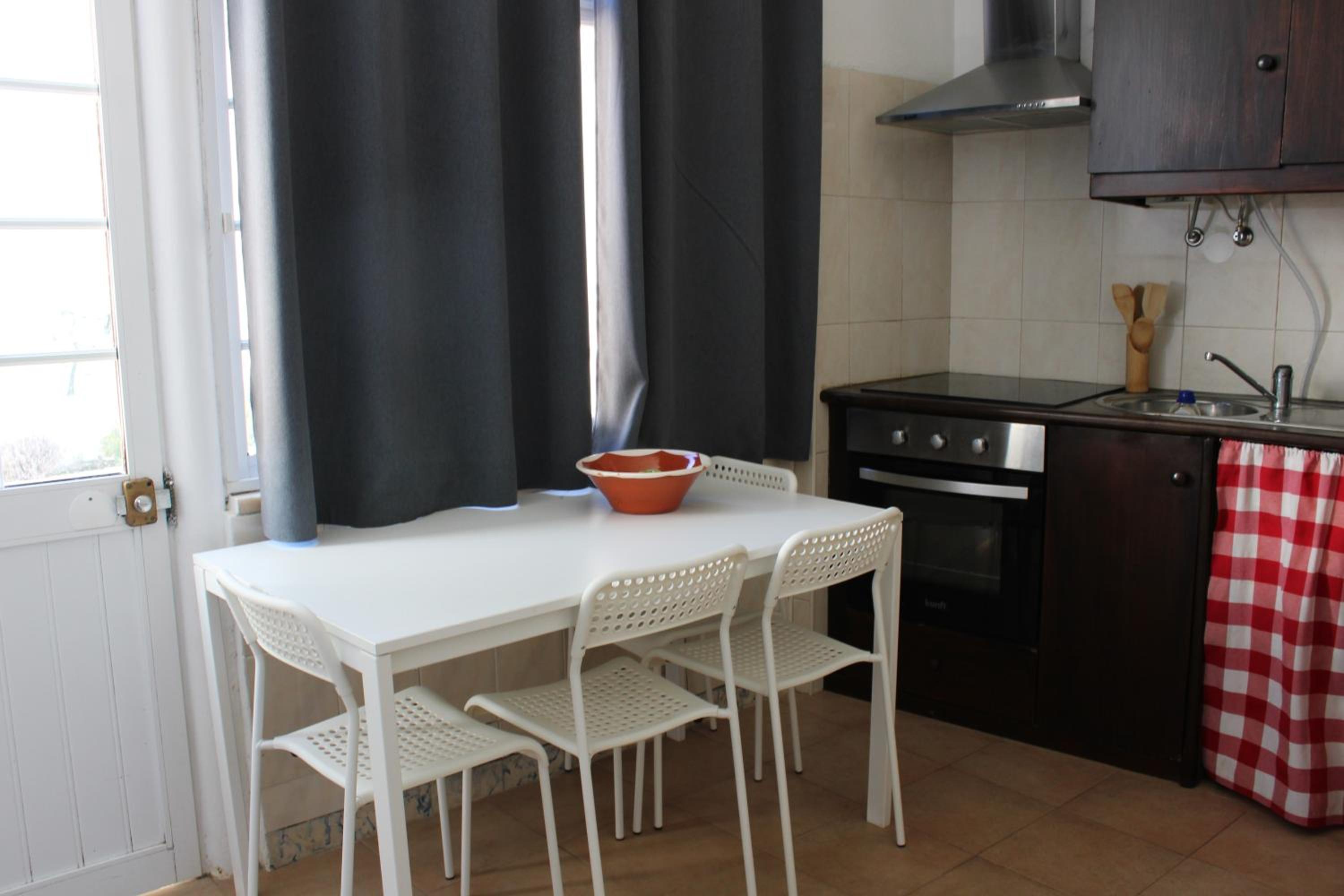 Two-Bedroom House - Photo 9
