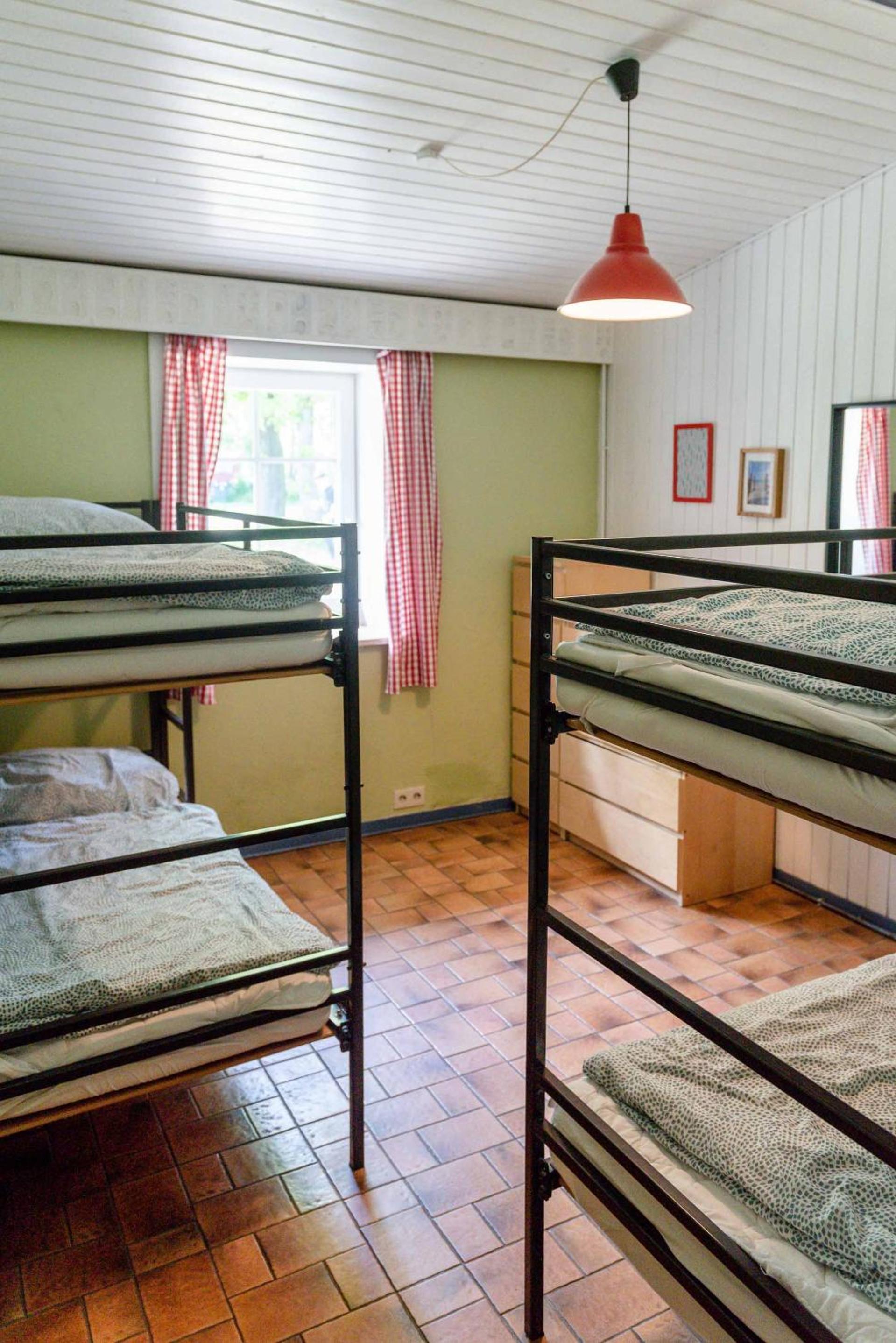 Six-Bedroom House photo 2