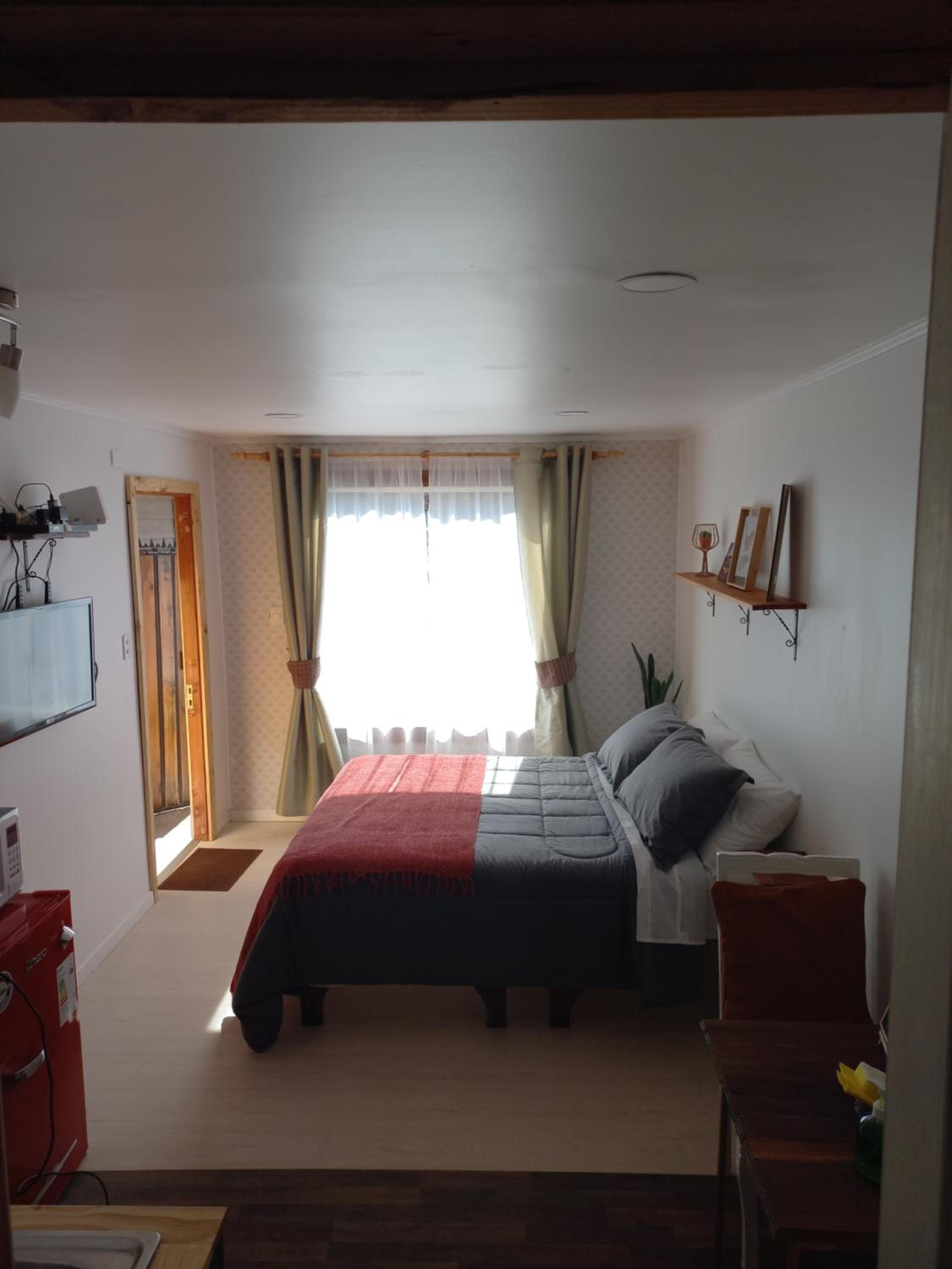 One-Bedroom Apartment photo 1