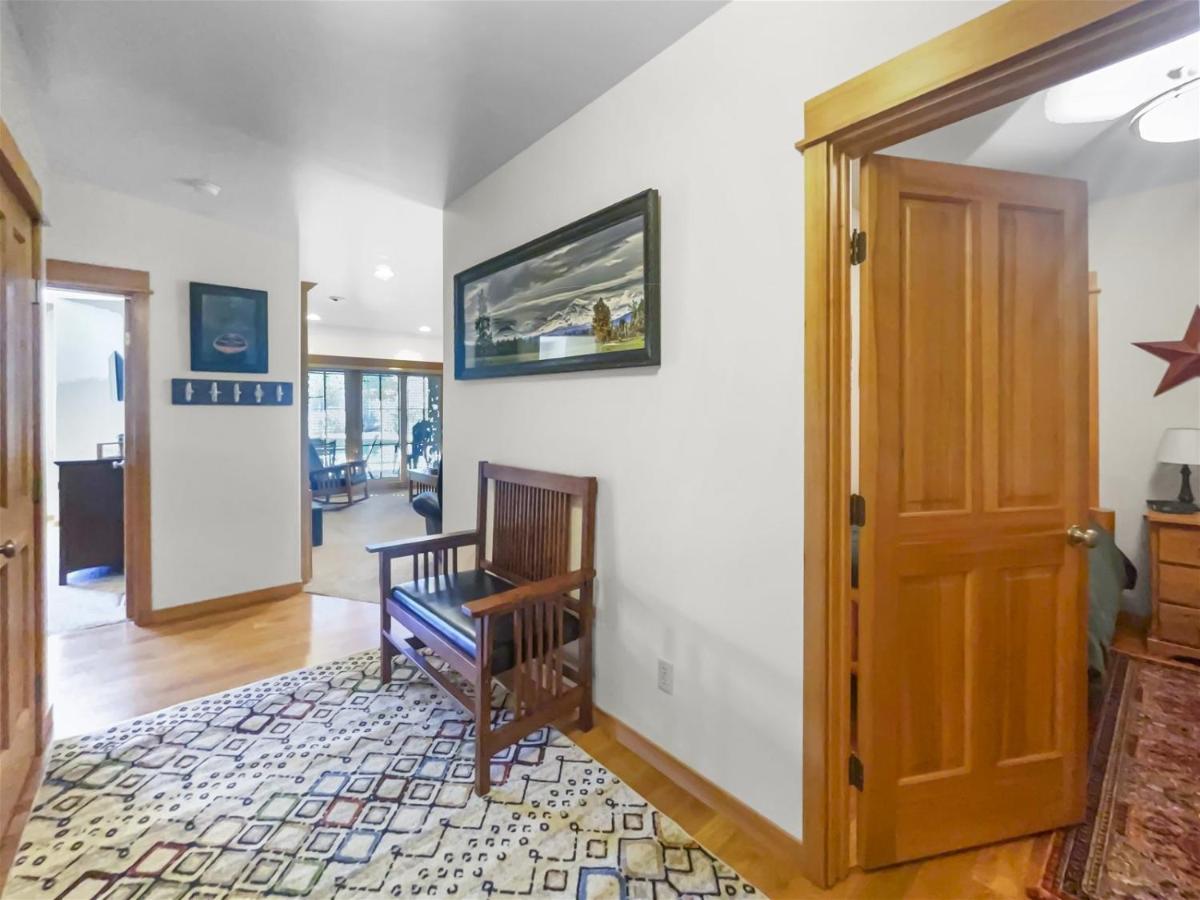 Three-Bedroom Apartment photo 1