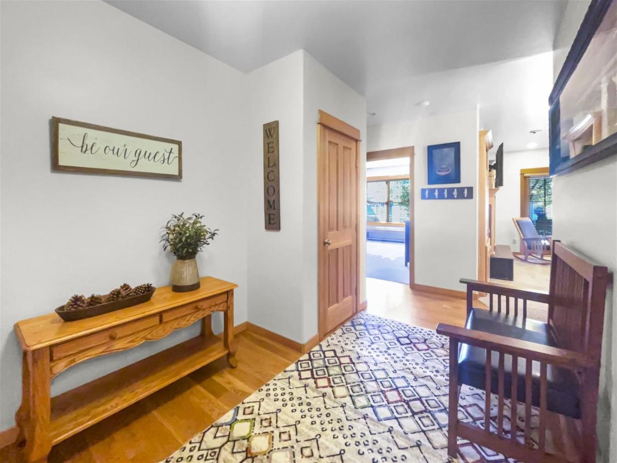 Three-Bedroom Apartment photo 2