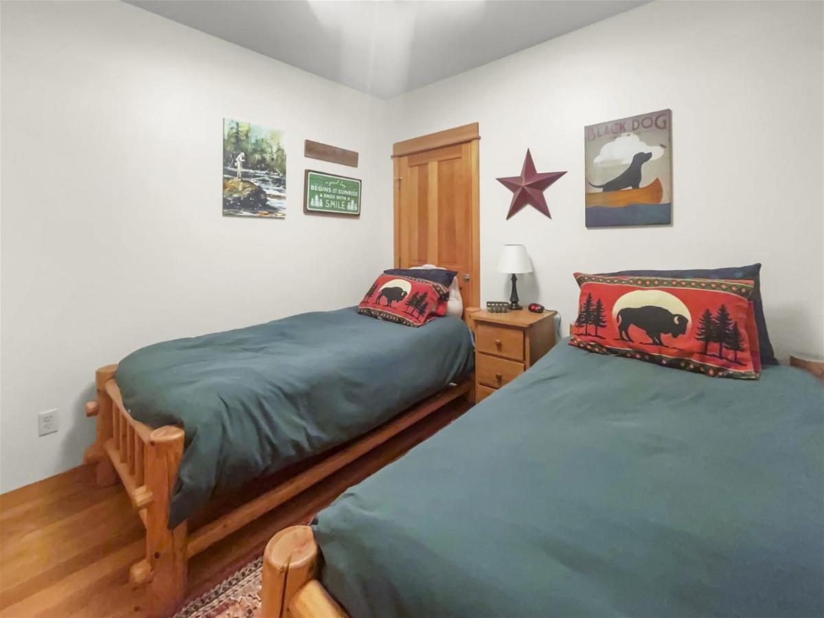 Three-Bedroom Apartment photo 3