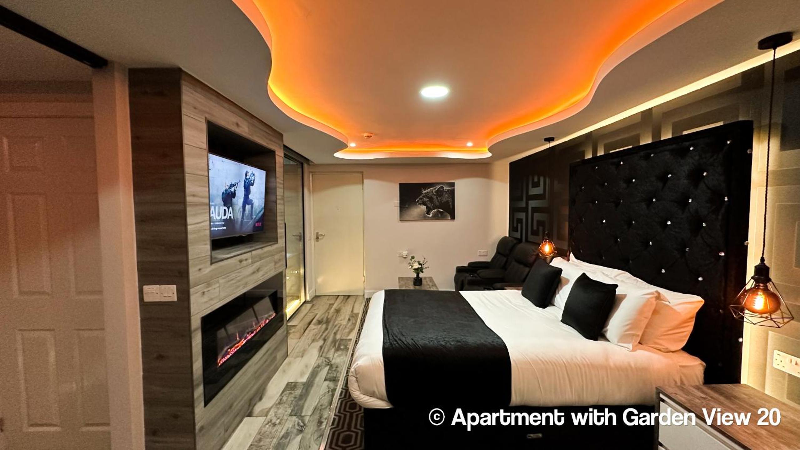 Apartment with Garden View - Photo 10