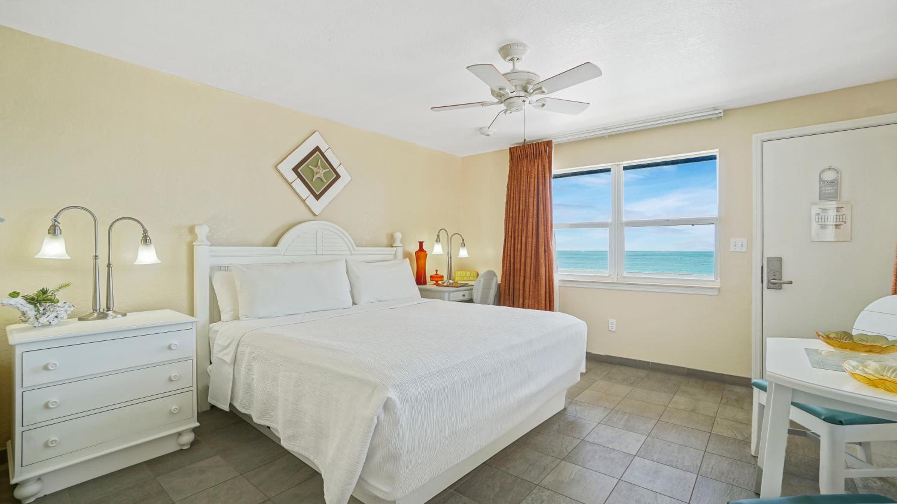 Deluxe King Room Ocean View - Photo 7