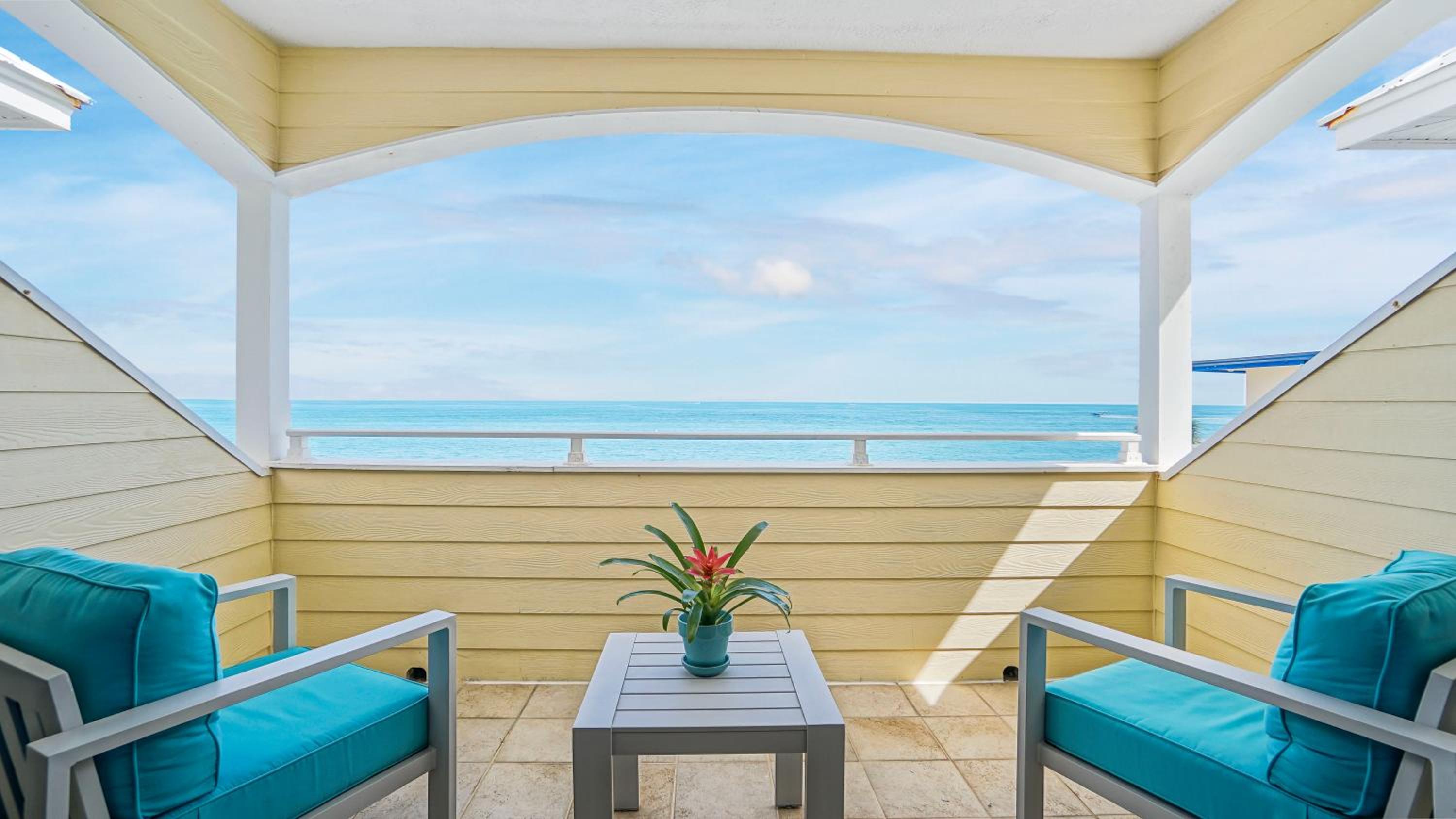 Oceanfront Three-Bedroom Villa - Photo 46