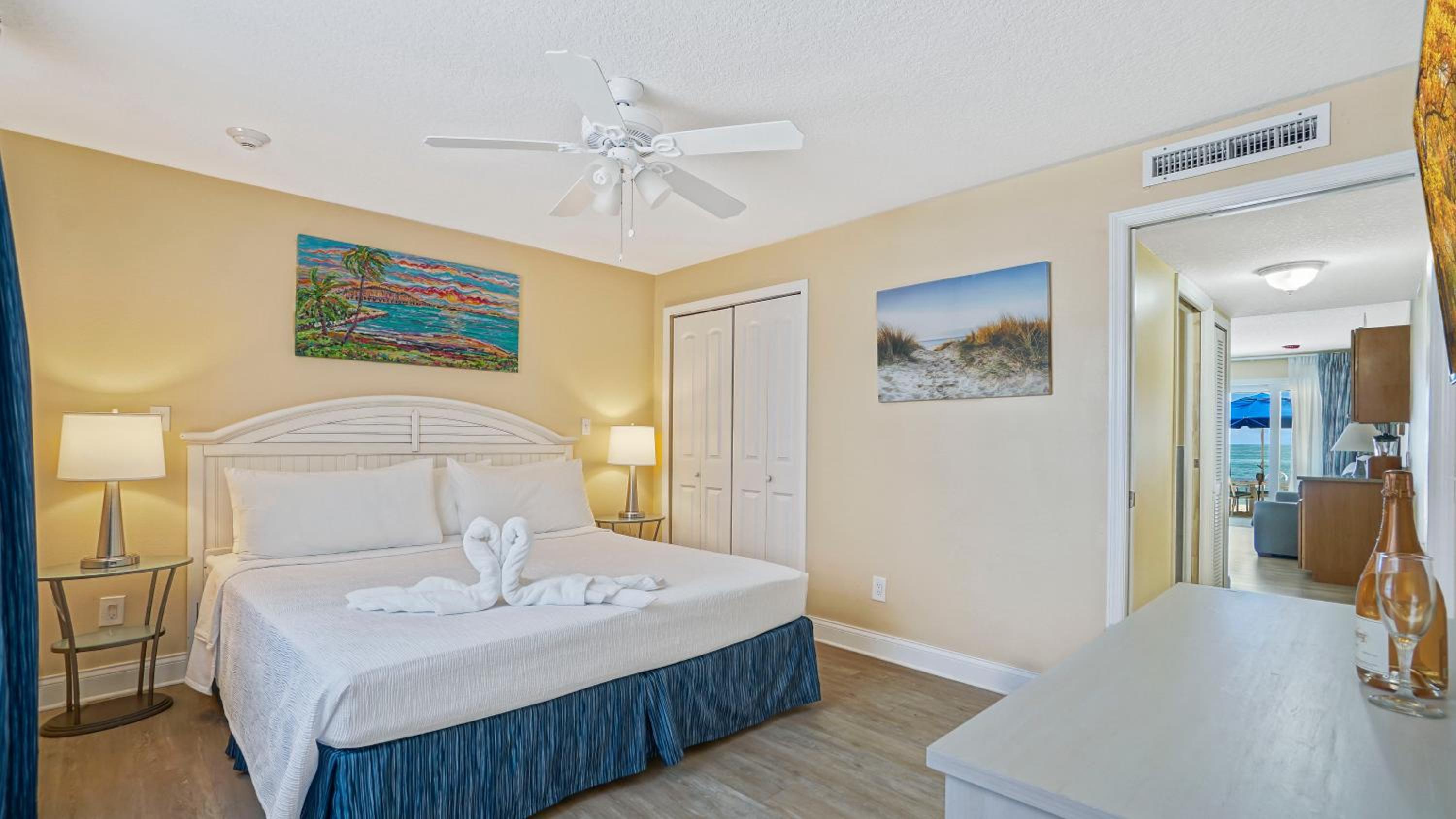 King Suite with Sofa Bed - Beach Level - Photo 2