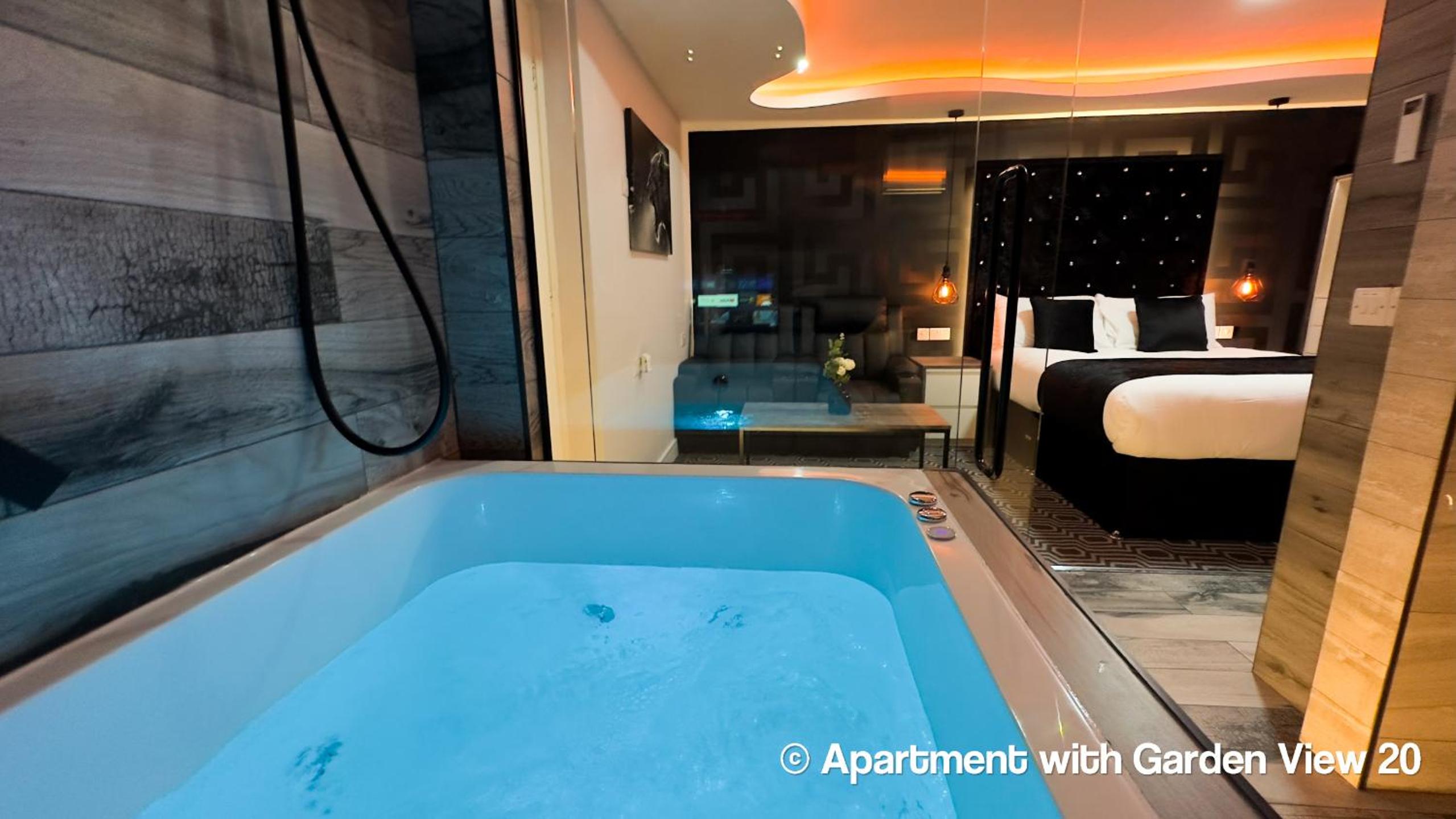 Apartment with Garden View - Photo 20