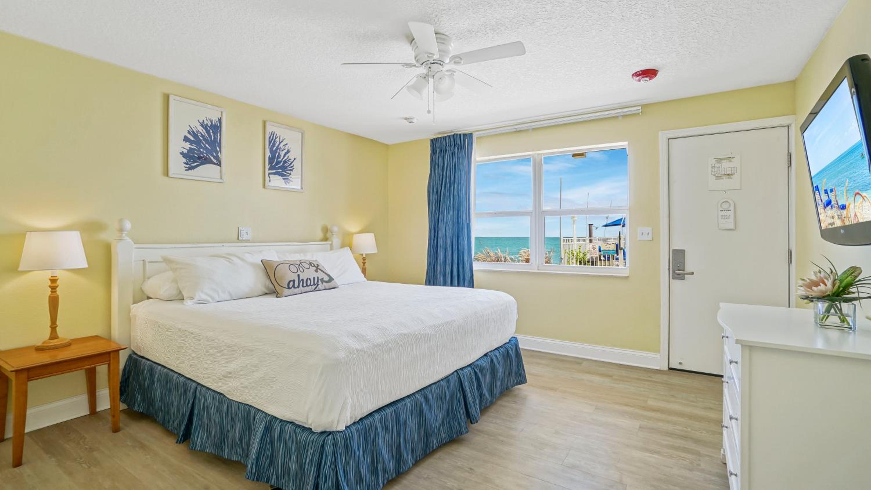 Deluxe King Room Ocean View - Photo 1