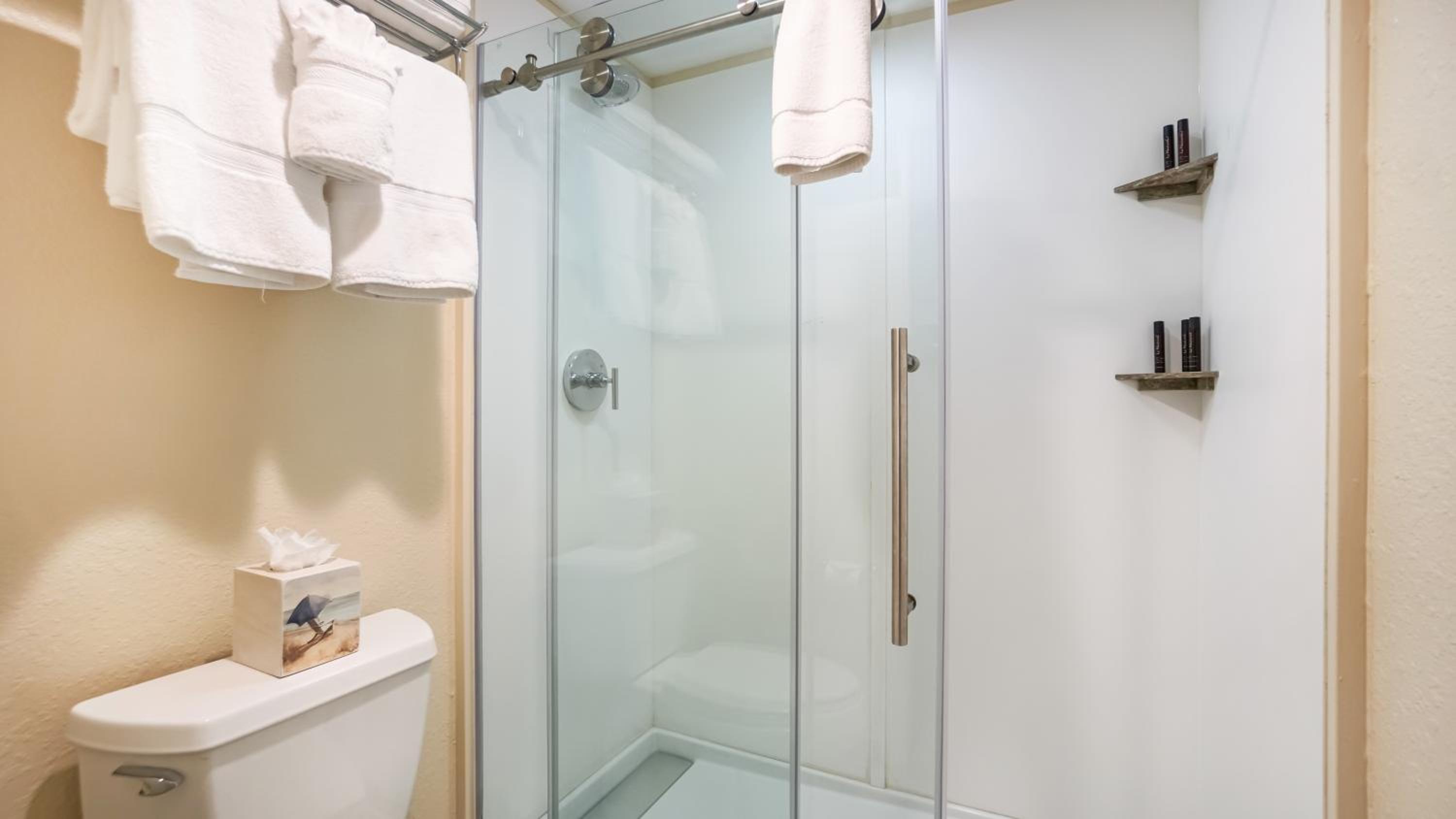 Deluxe King Room Ocean View - Photo 12