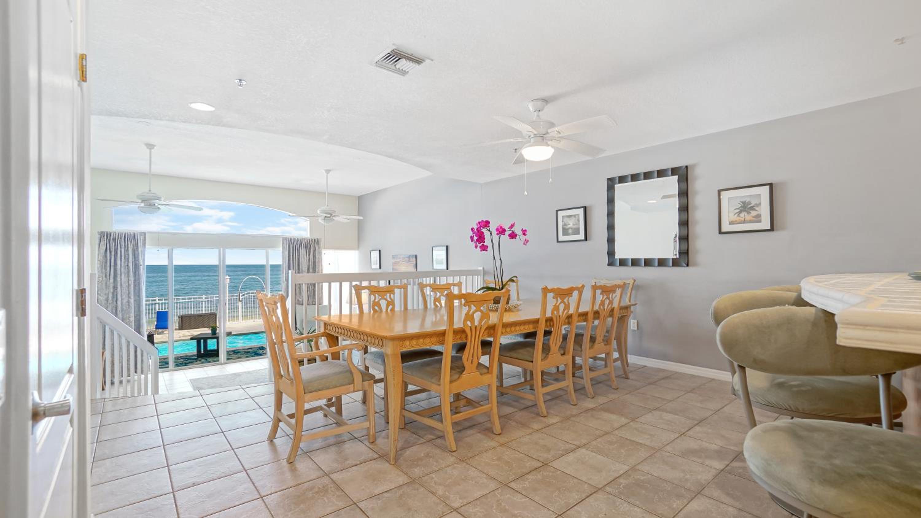Oceanfront Three-Bedroom Villa - Photo 18