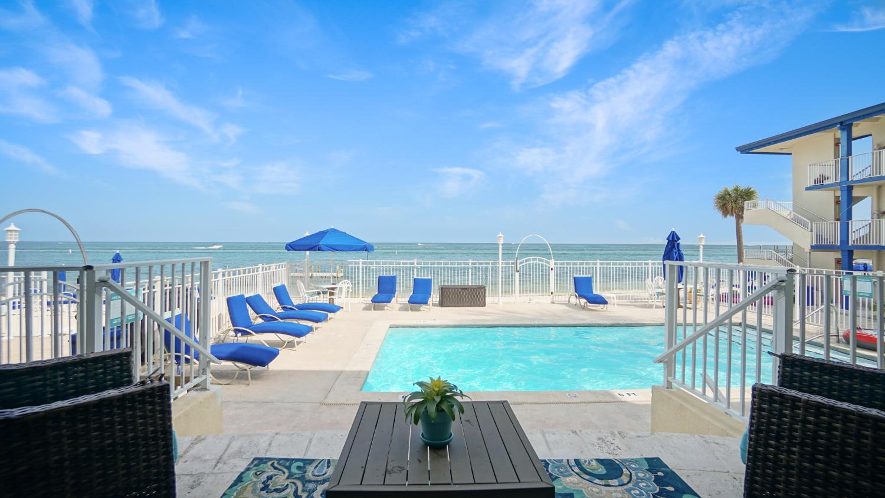 Oceanfront Three-Bedroom Villa - Photo 22