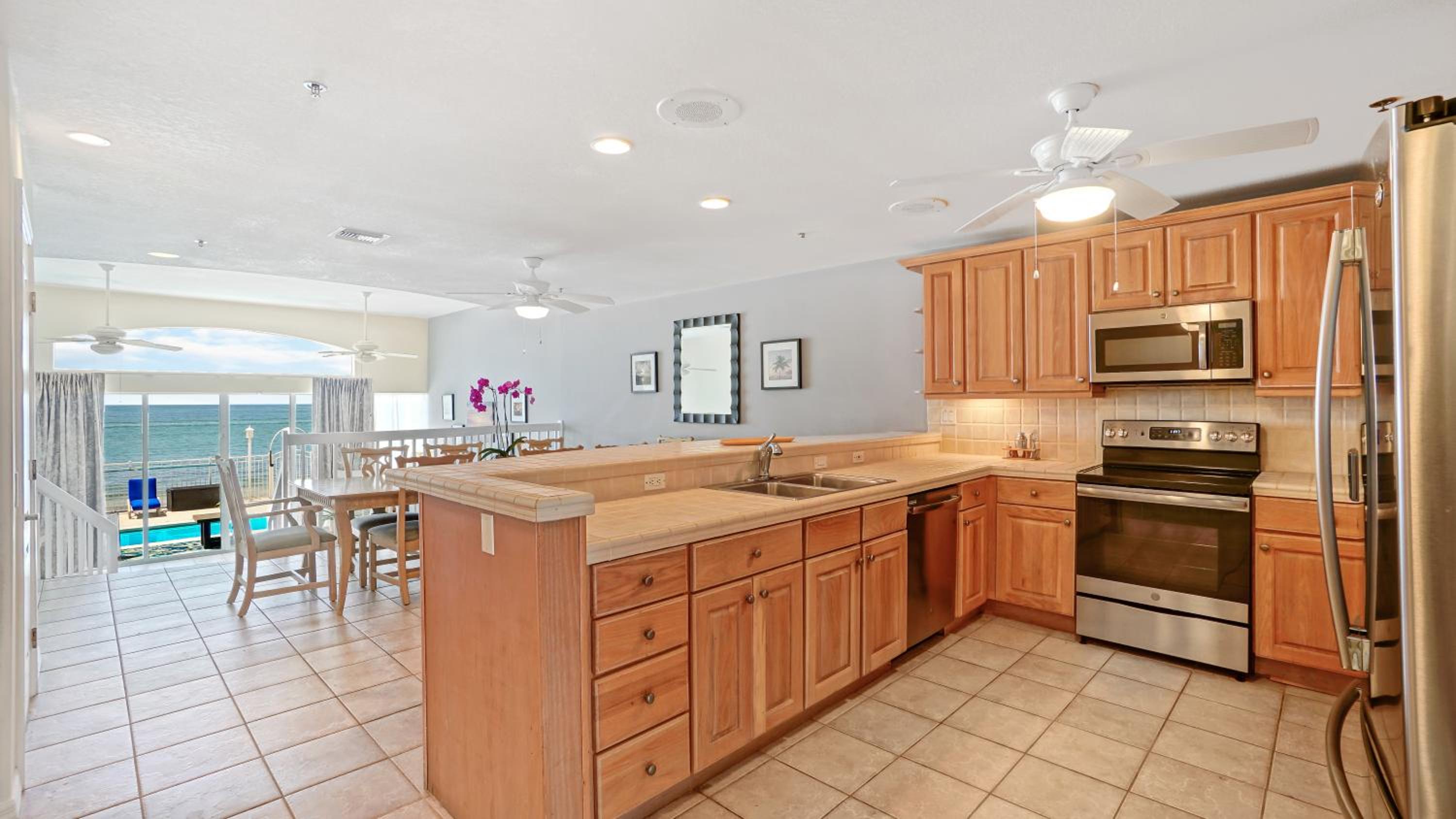 Oceanfront Three-Bedroom Villa - Photo 23