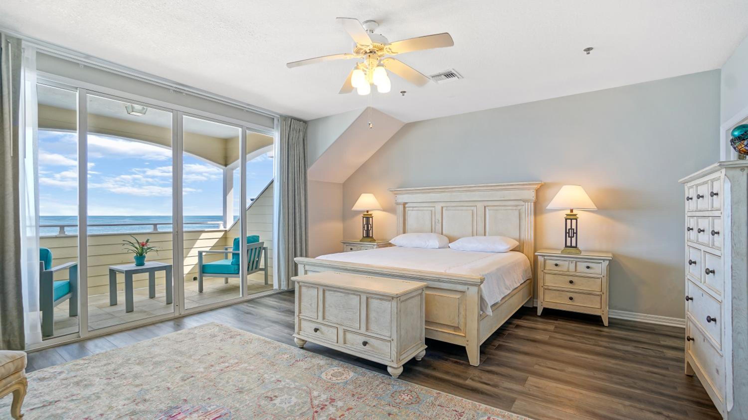 Oceanfront Three-Bedroom Villa - Photo 25