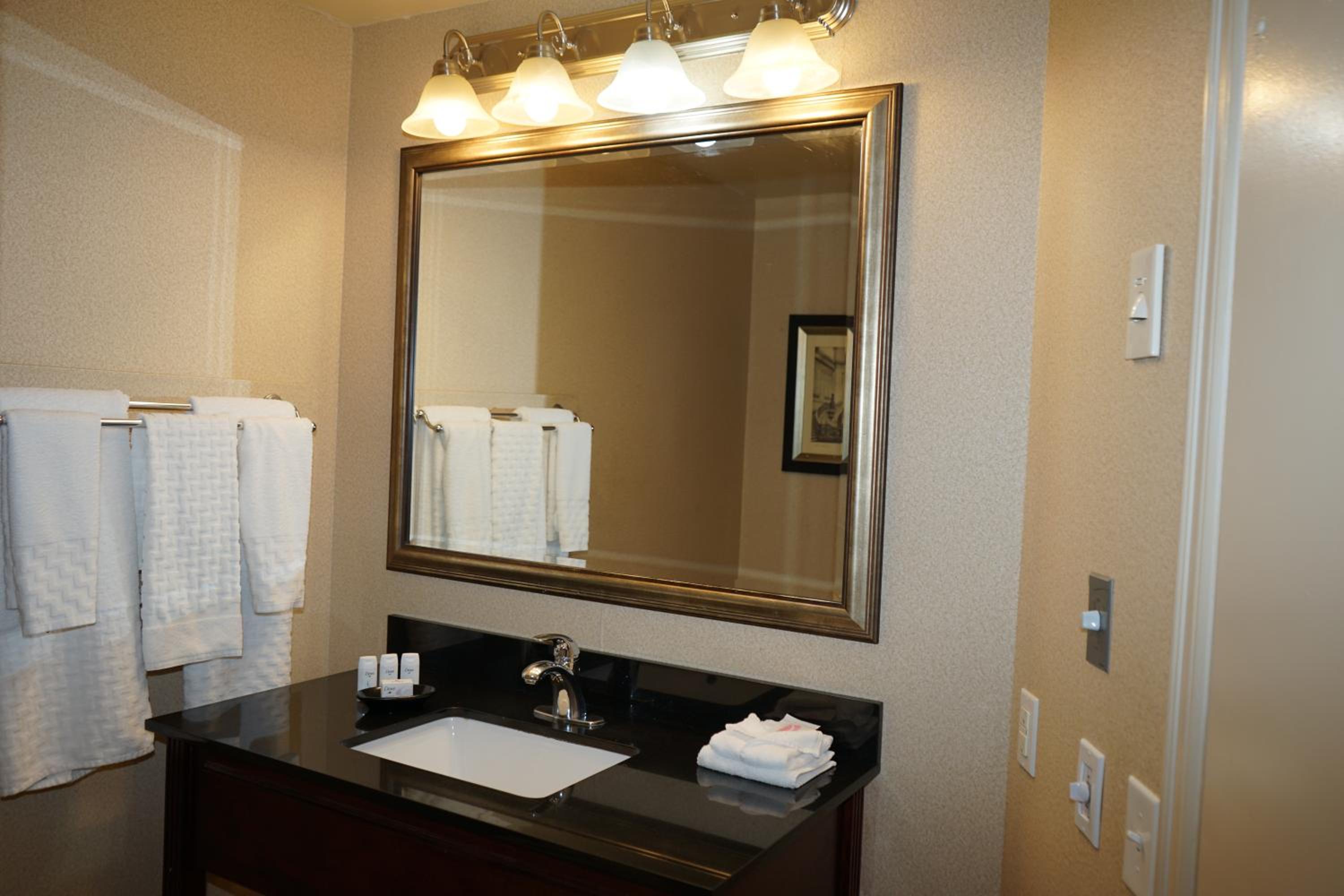 King Room - Non-Smoking - Photo 2