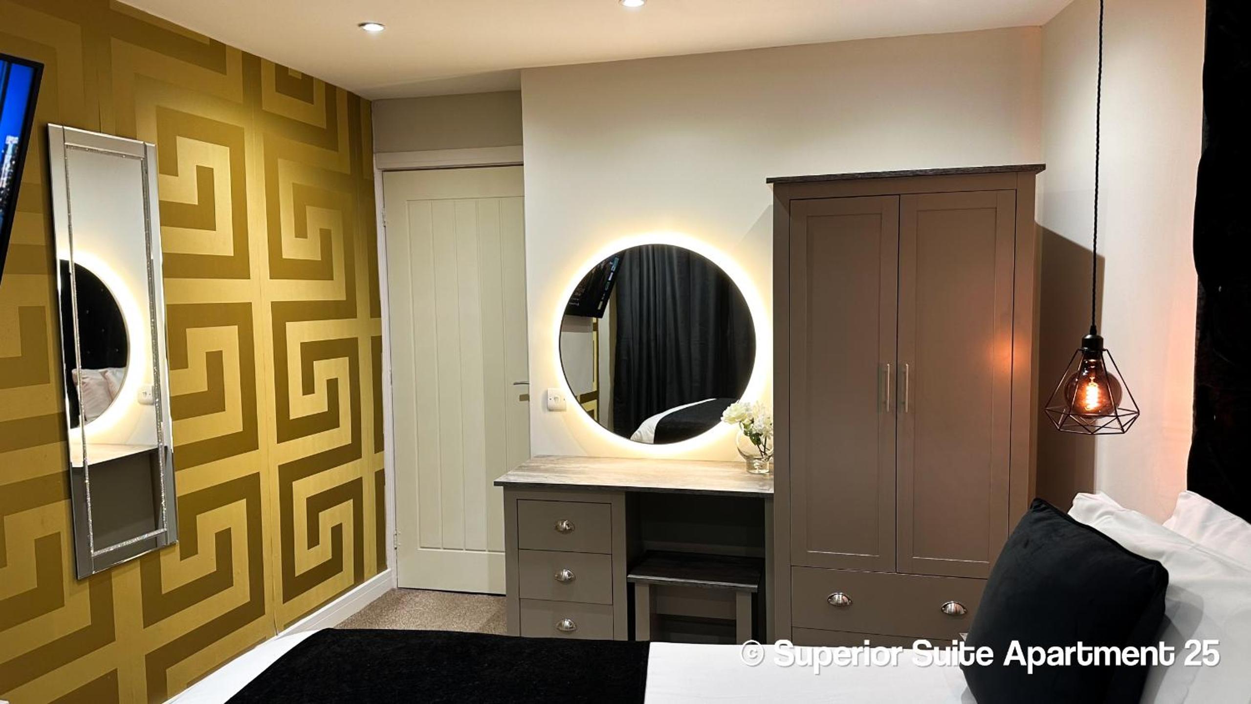 Superior Suite - Photo 6