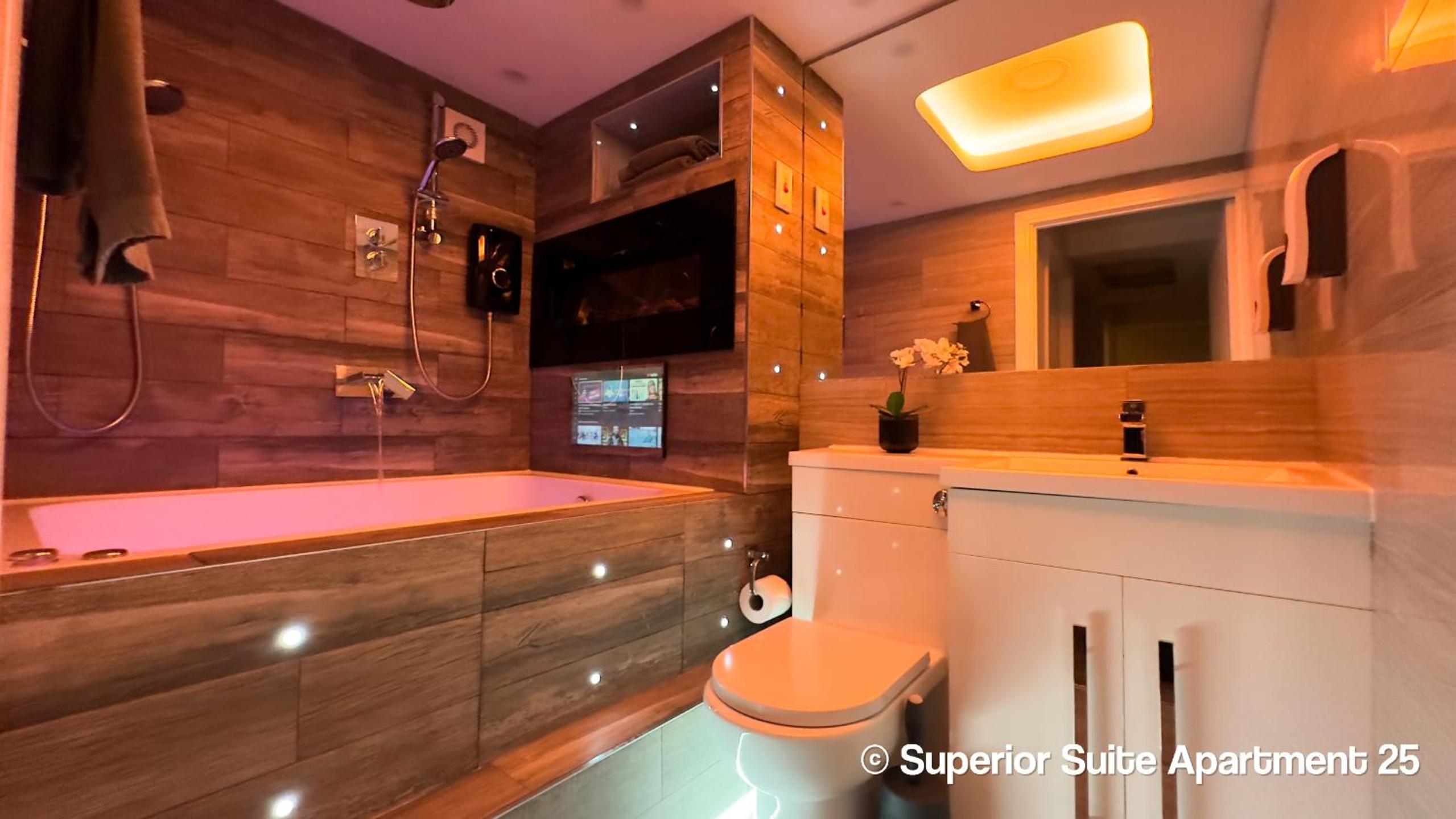 Superior Suite - Photo 20