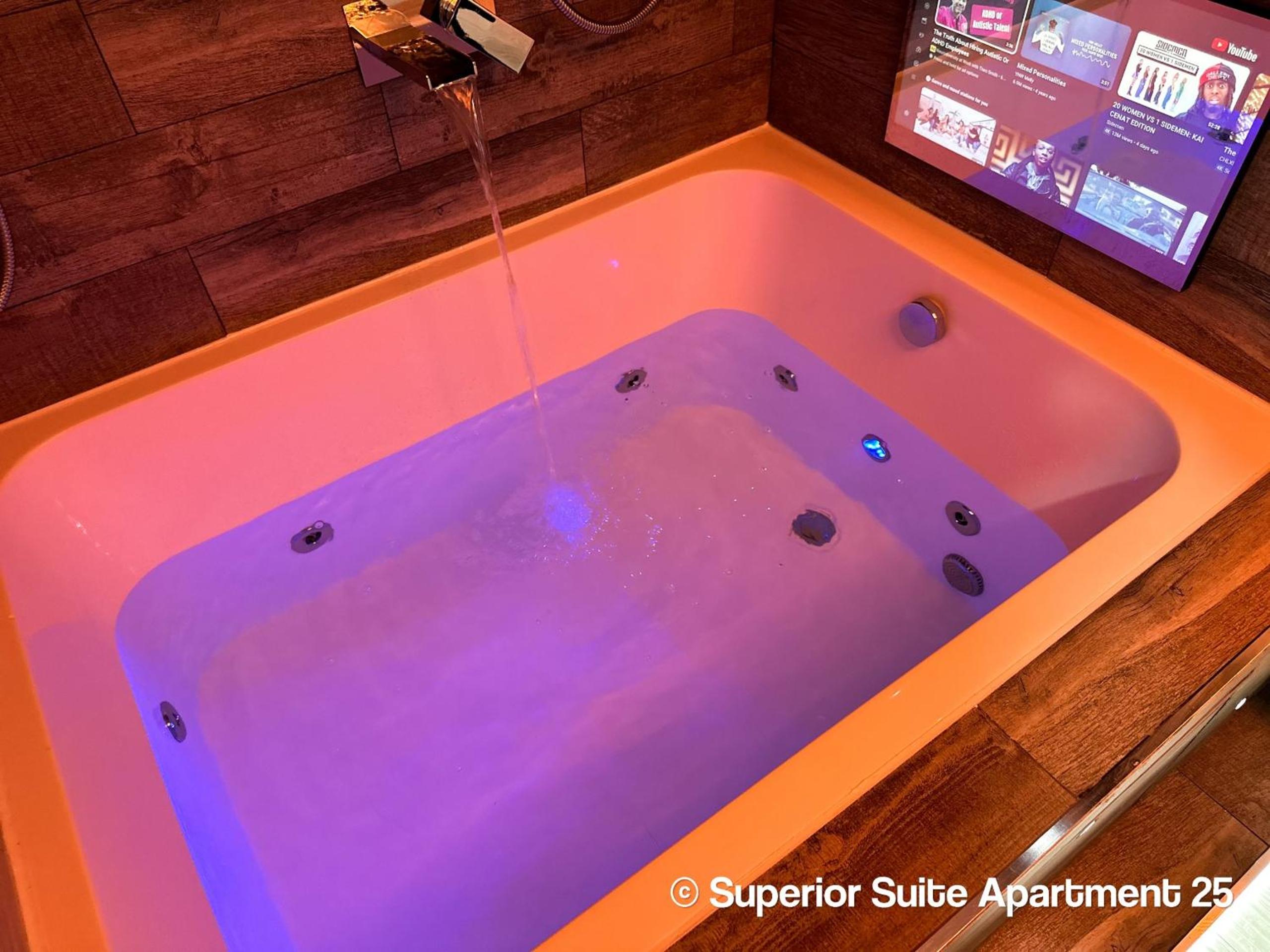 Superior Suite - Photo 24