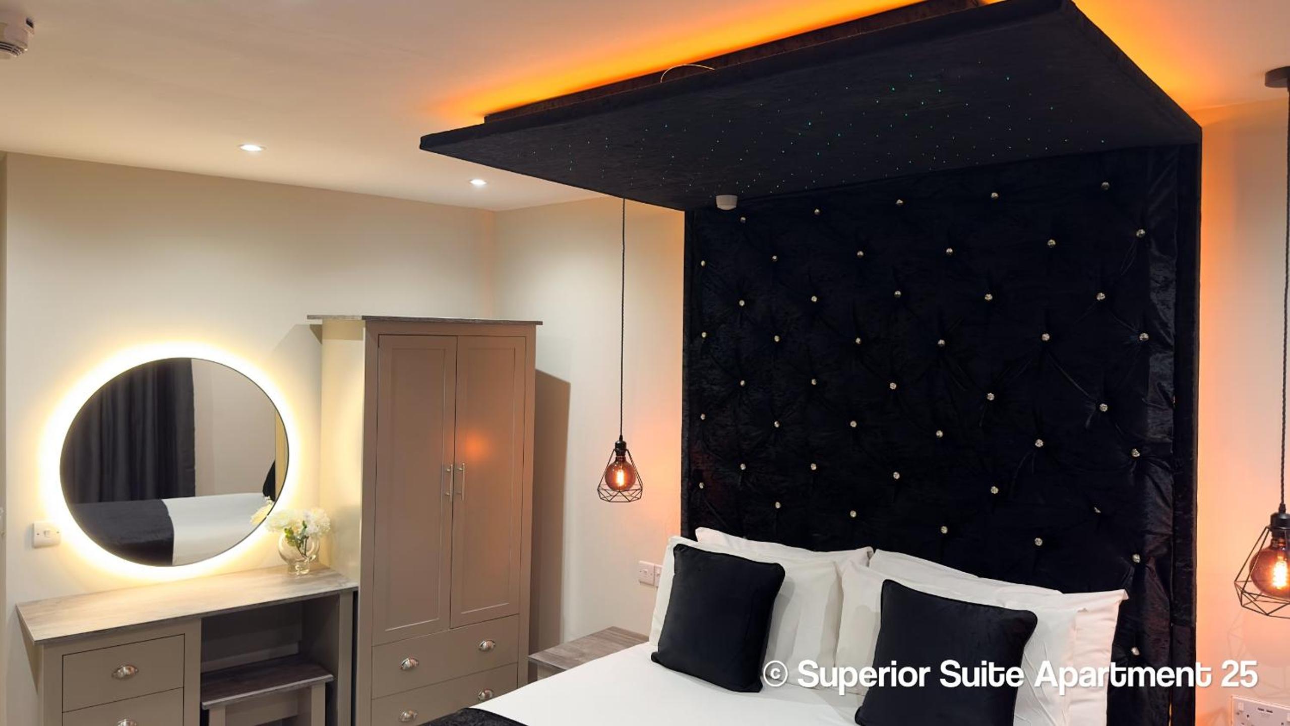 Superior Suite - Photo 28